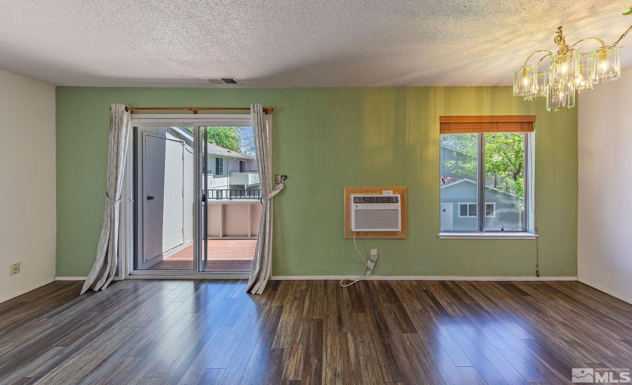 Photo #2: 240005745 Listing 