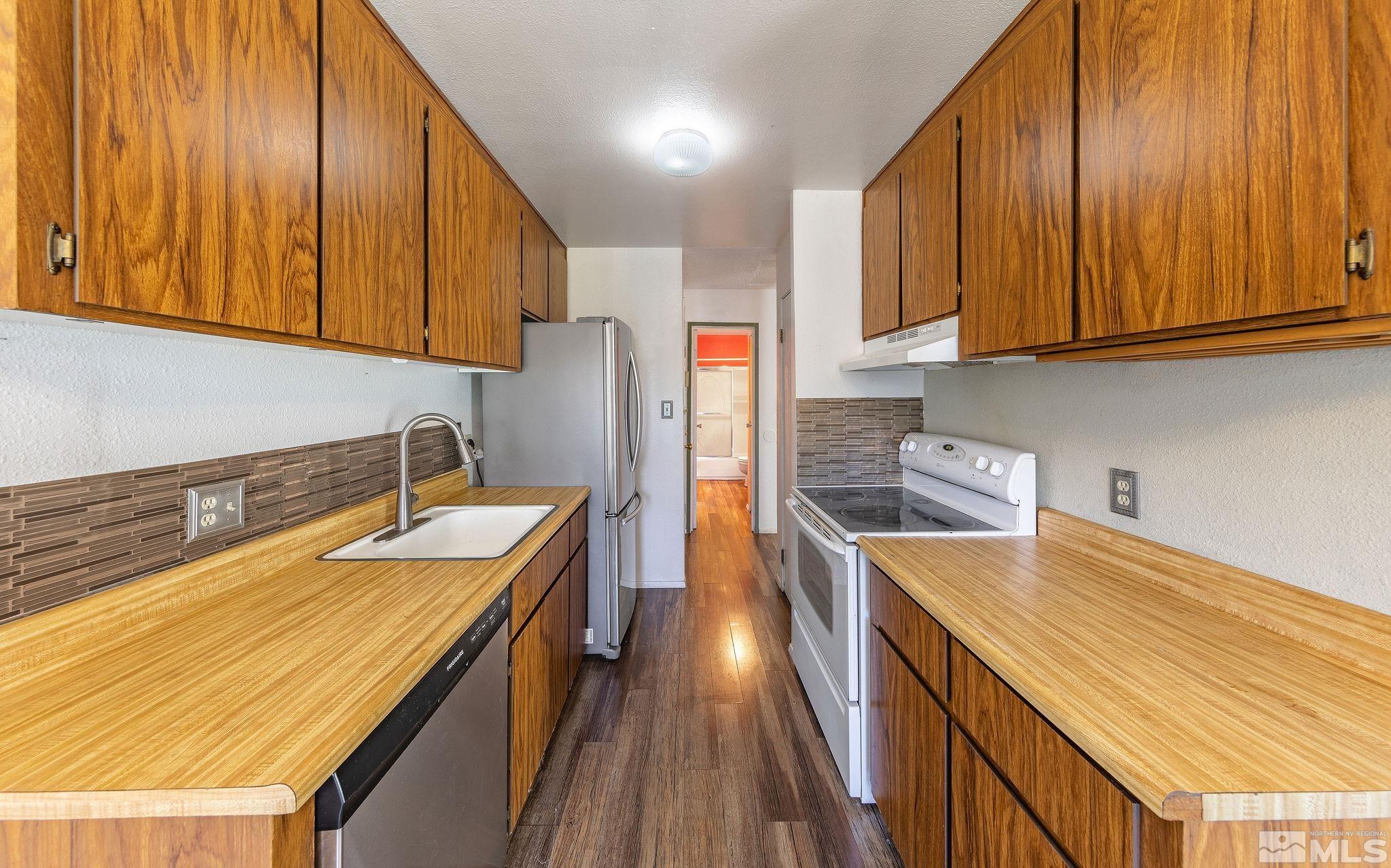 Photo #5: 240005745 Listing 