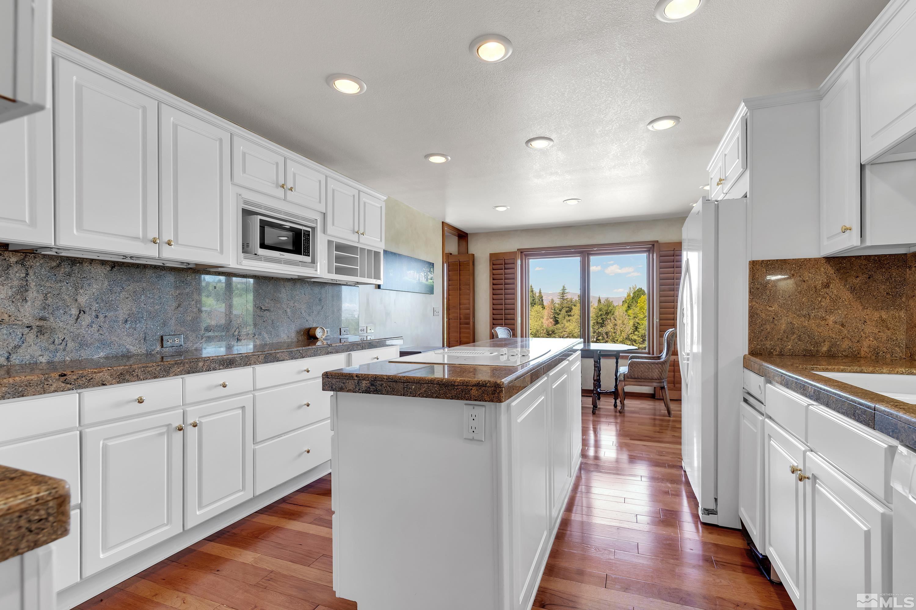Photo #6: 240005766 Listing 