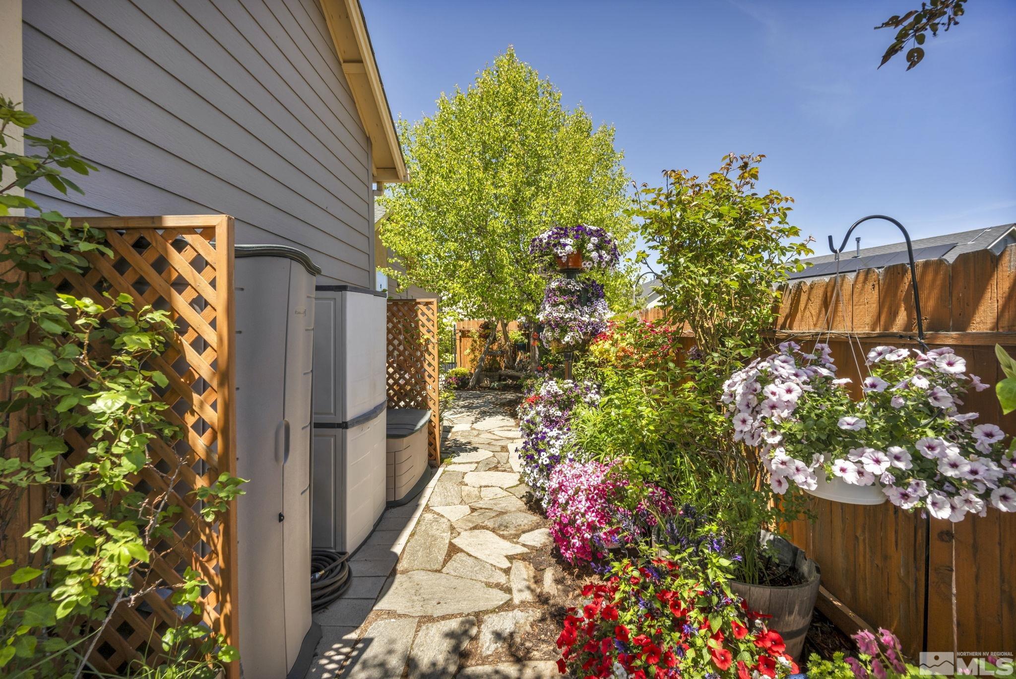 Photo #5: 240005795 Listing 