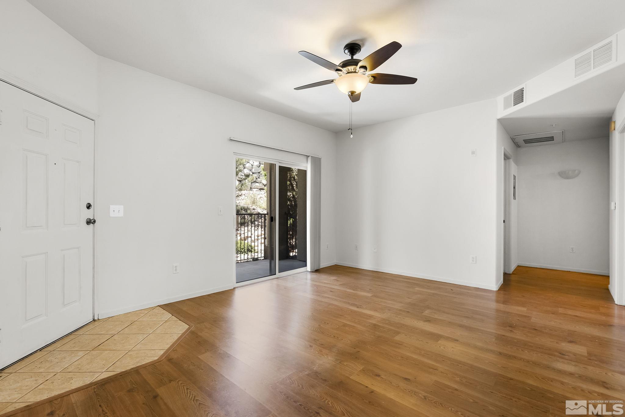 Photo #4: 240005835 Listing 