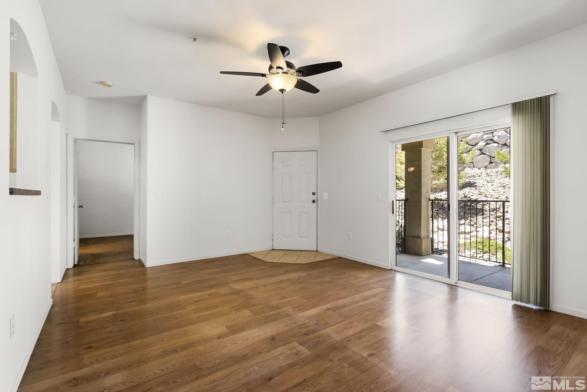 Photo #5: 240005835 Listing 