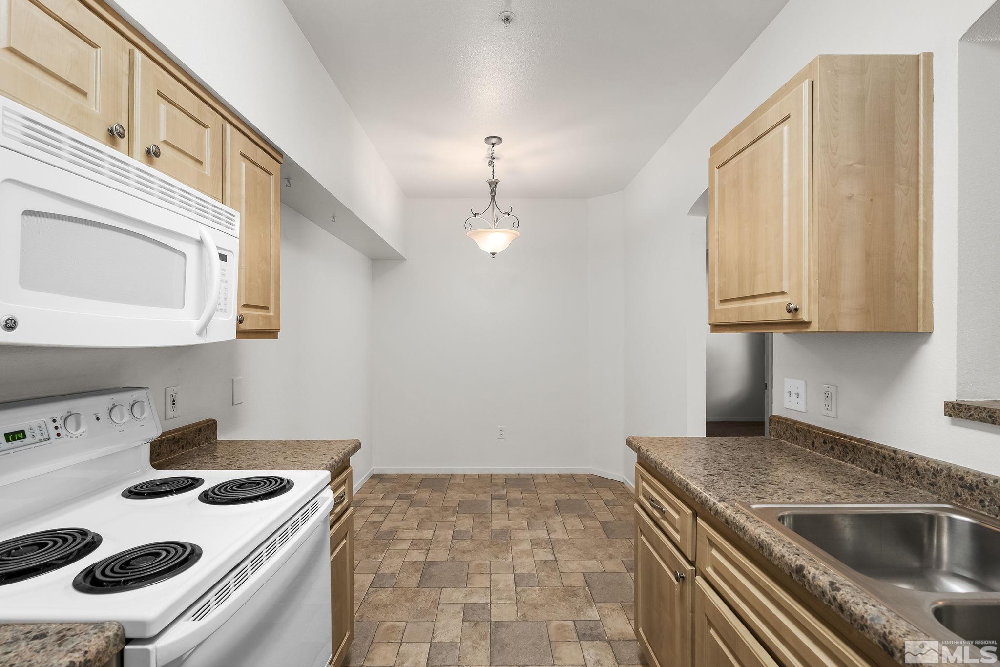 Photo #6: 240005835 Listing 