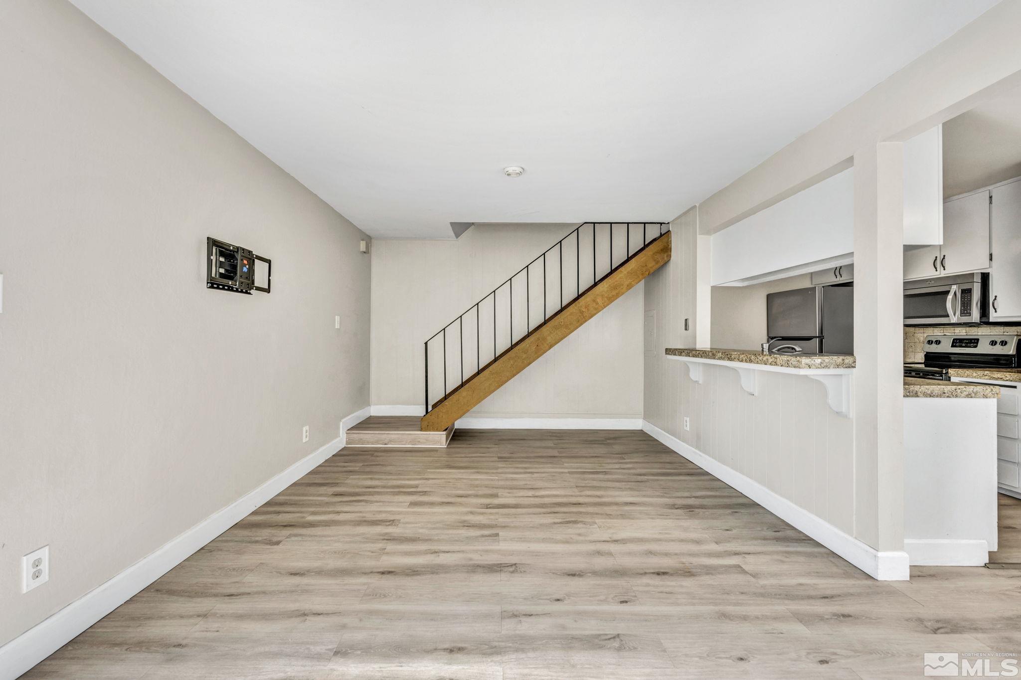 Photo #6: 240005892 Listing 