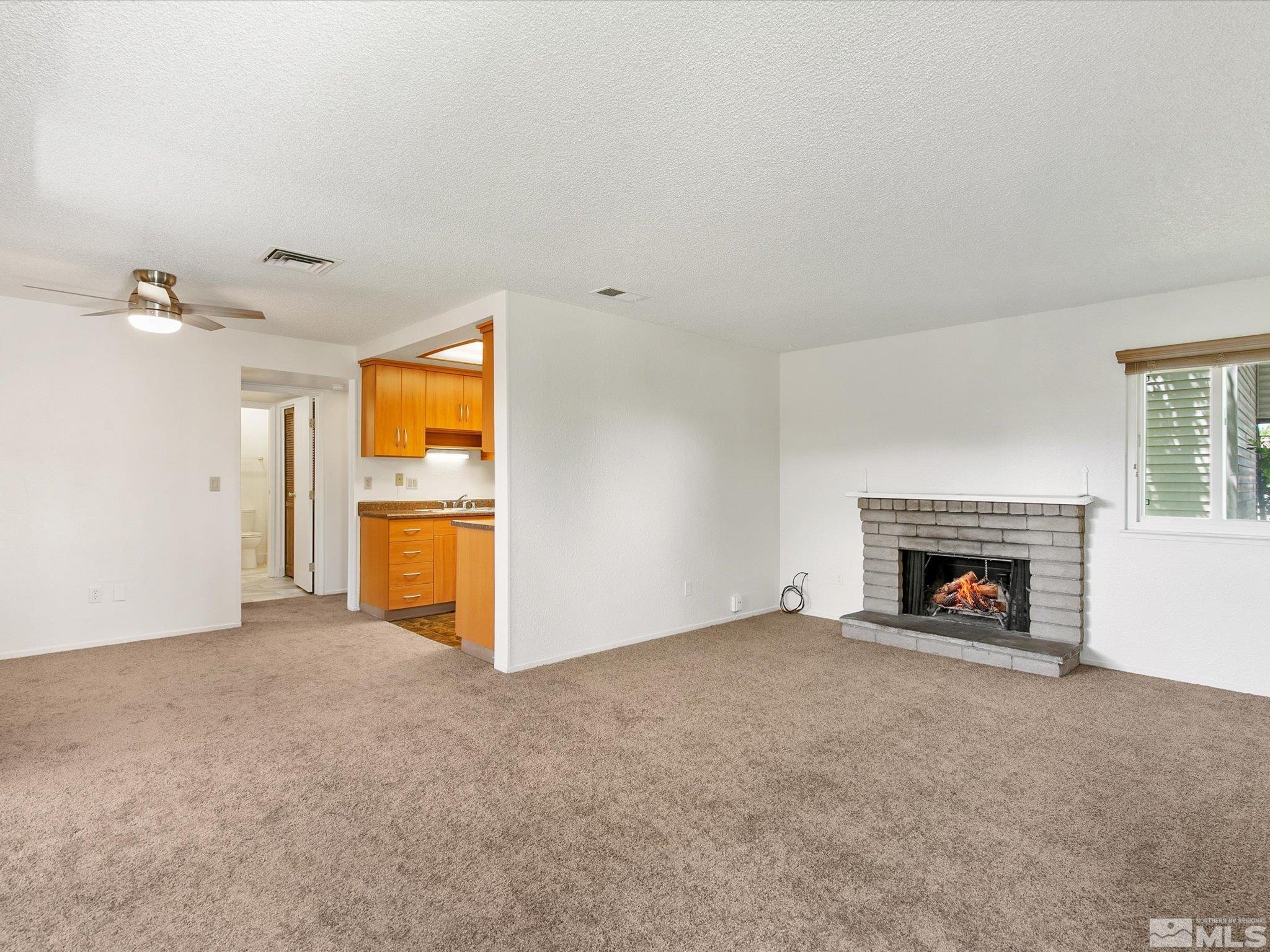Photo #4: 240005960 Listing 