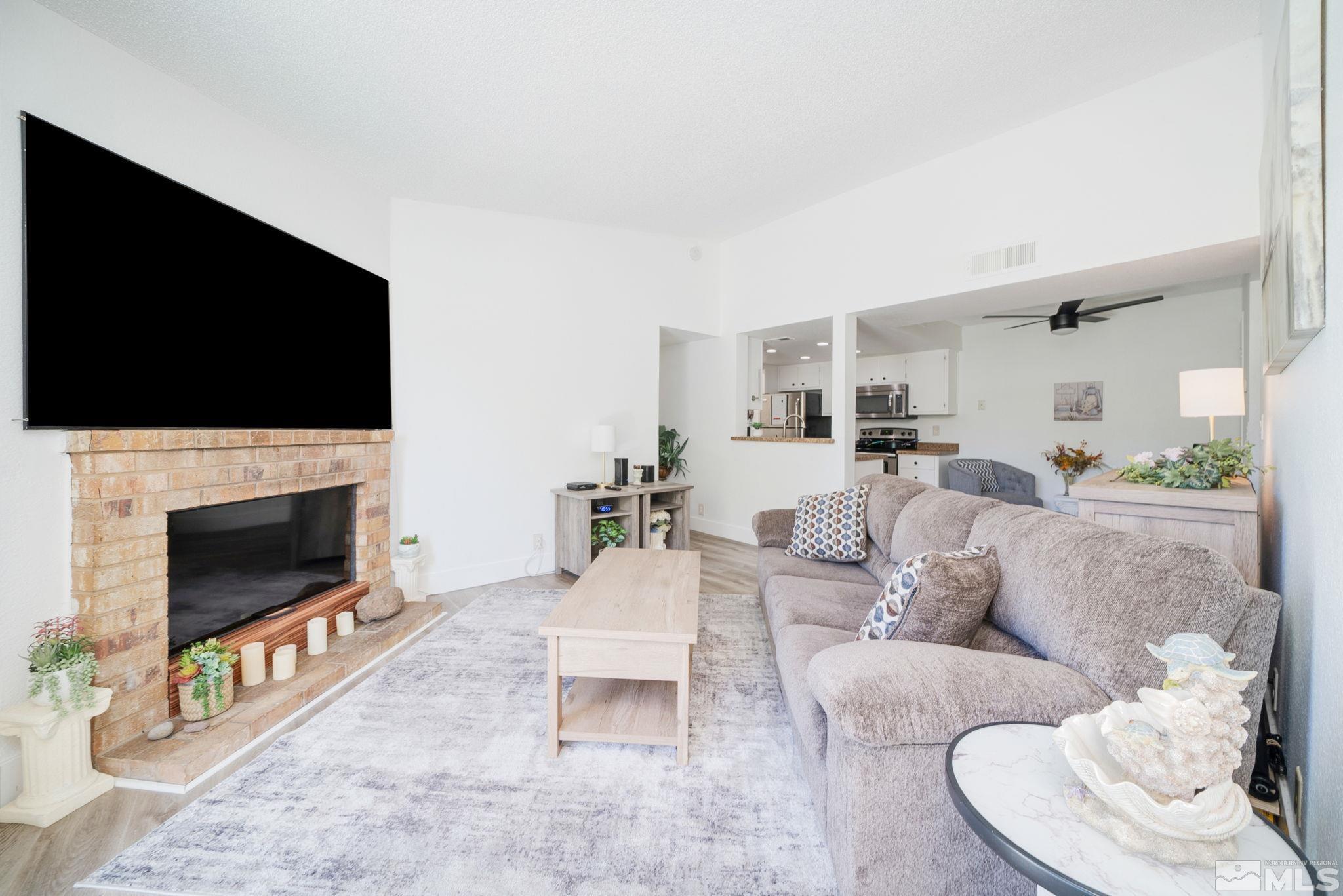Photo #3: 240006149 Listing 