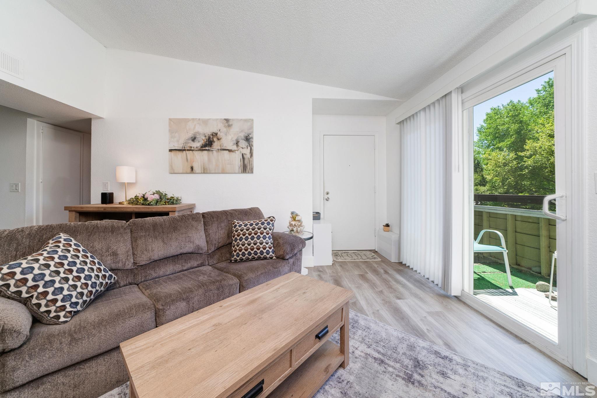 Photo #5: 240006149 Listing 