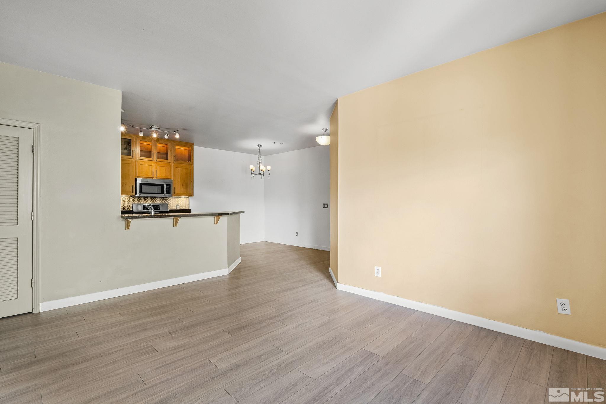 Photo #4: 240006544 Listing 