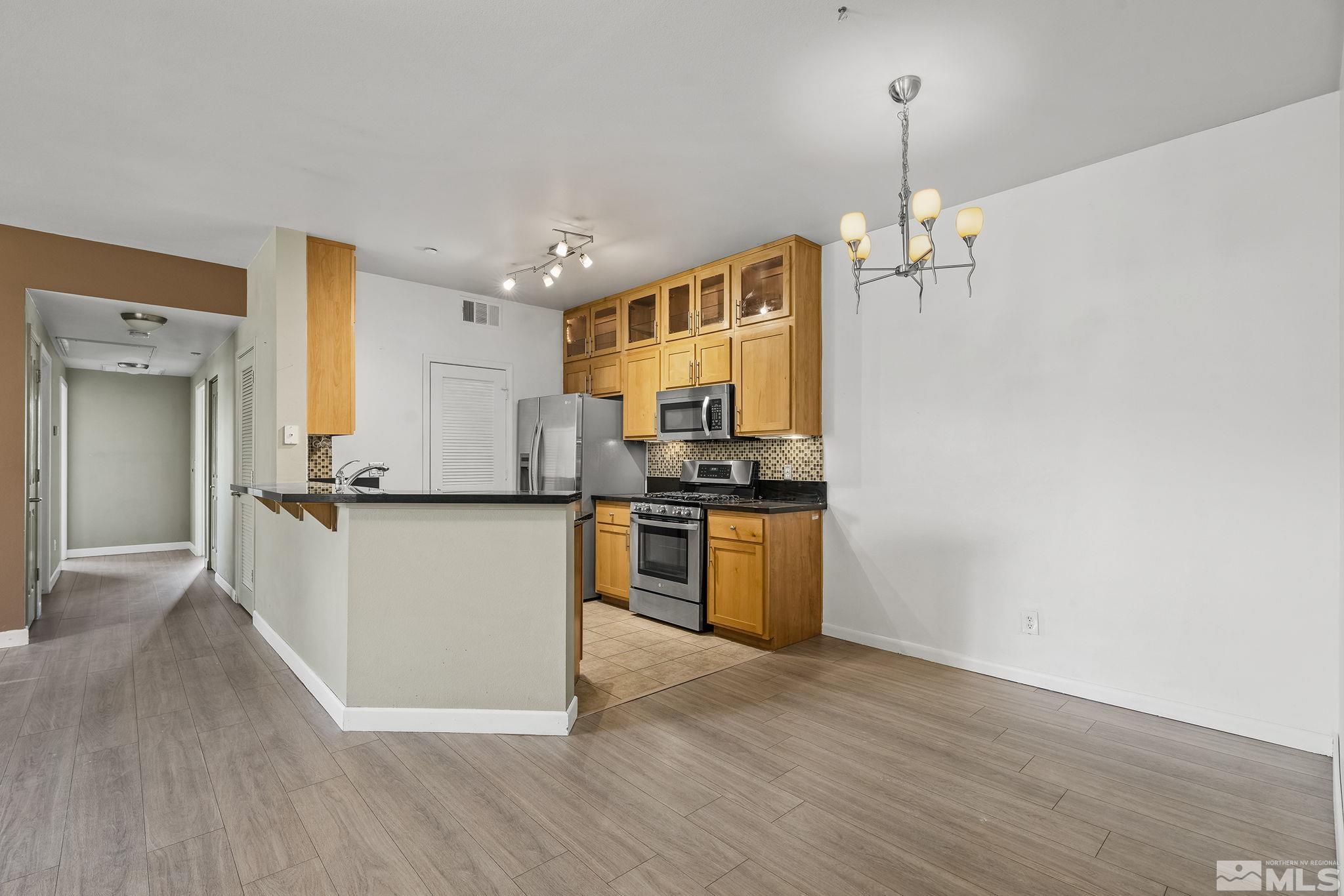Photo #6: 240006544 Listing 