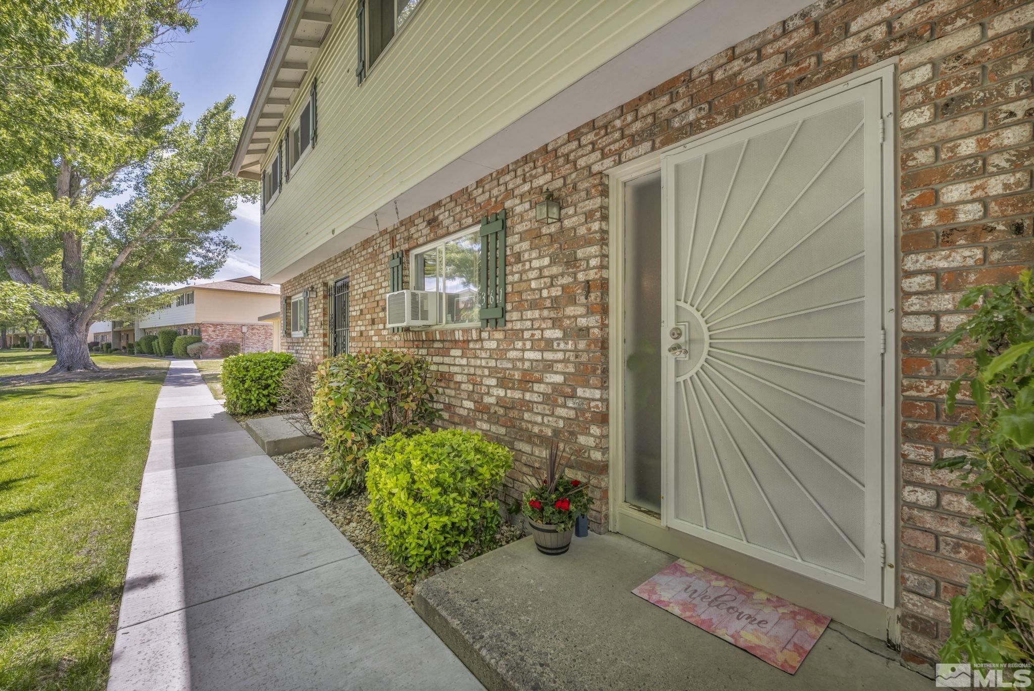 Photo #2: 240006663 Listing 