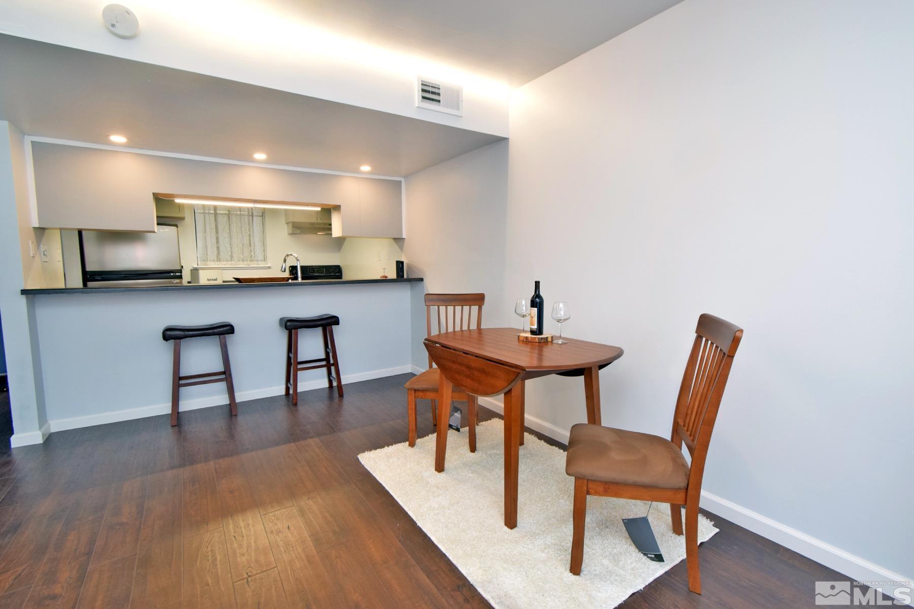 Photo #2: 240006980 Listing 