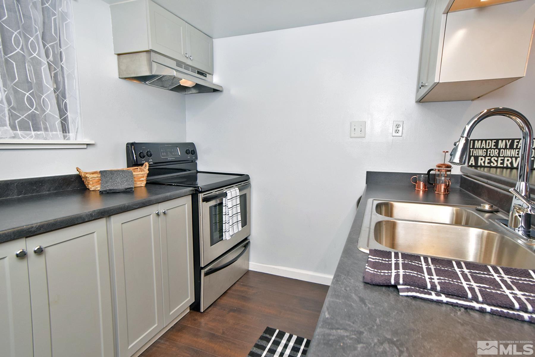 Photo #3: 240006980 Listing 
