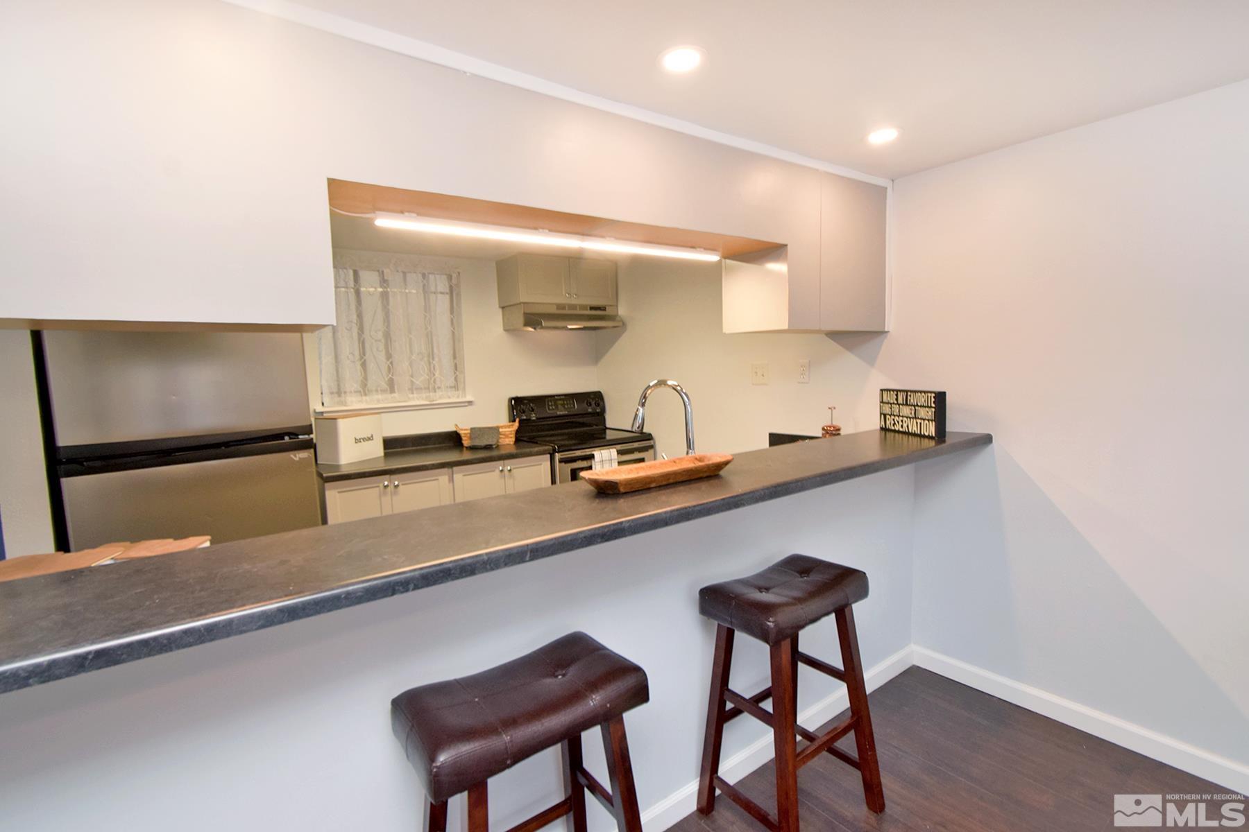 Photo #6: 240006980 Listing 