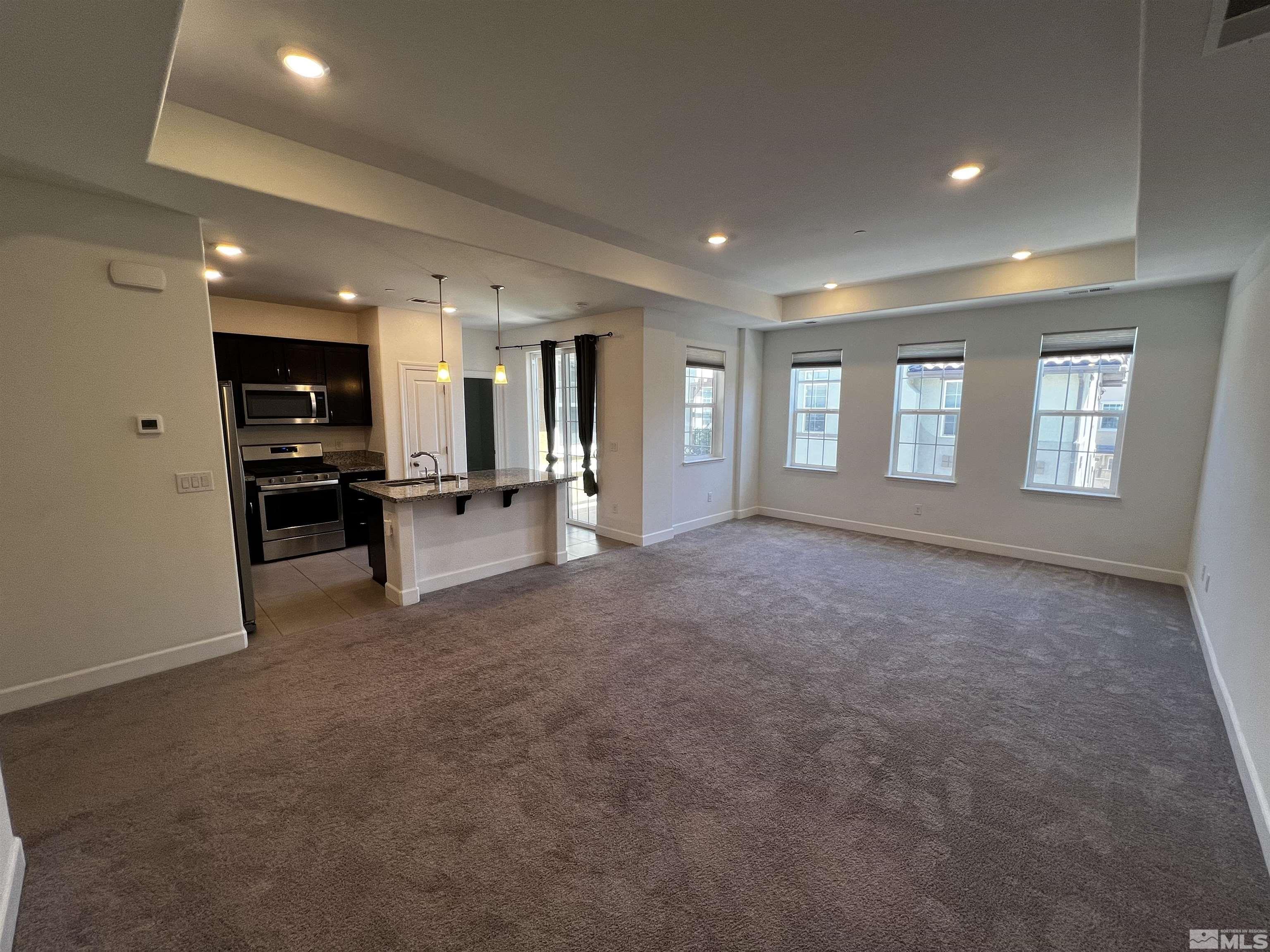Photo #3: 240006990 Listing 
