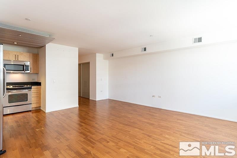 Photo #2: 240007205 Listing 