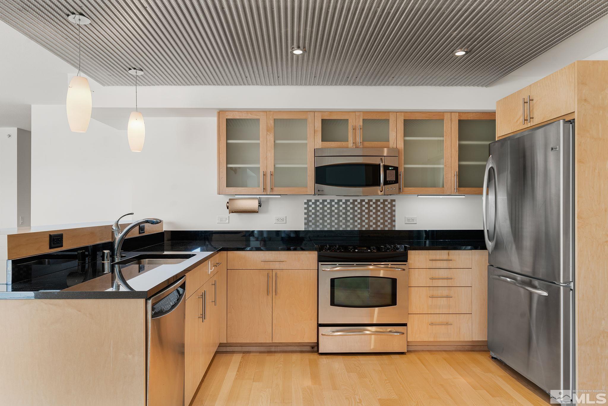 Photo #2: 240007240 Listing 