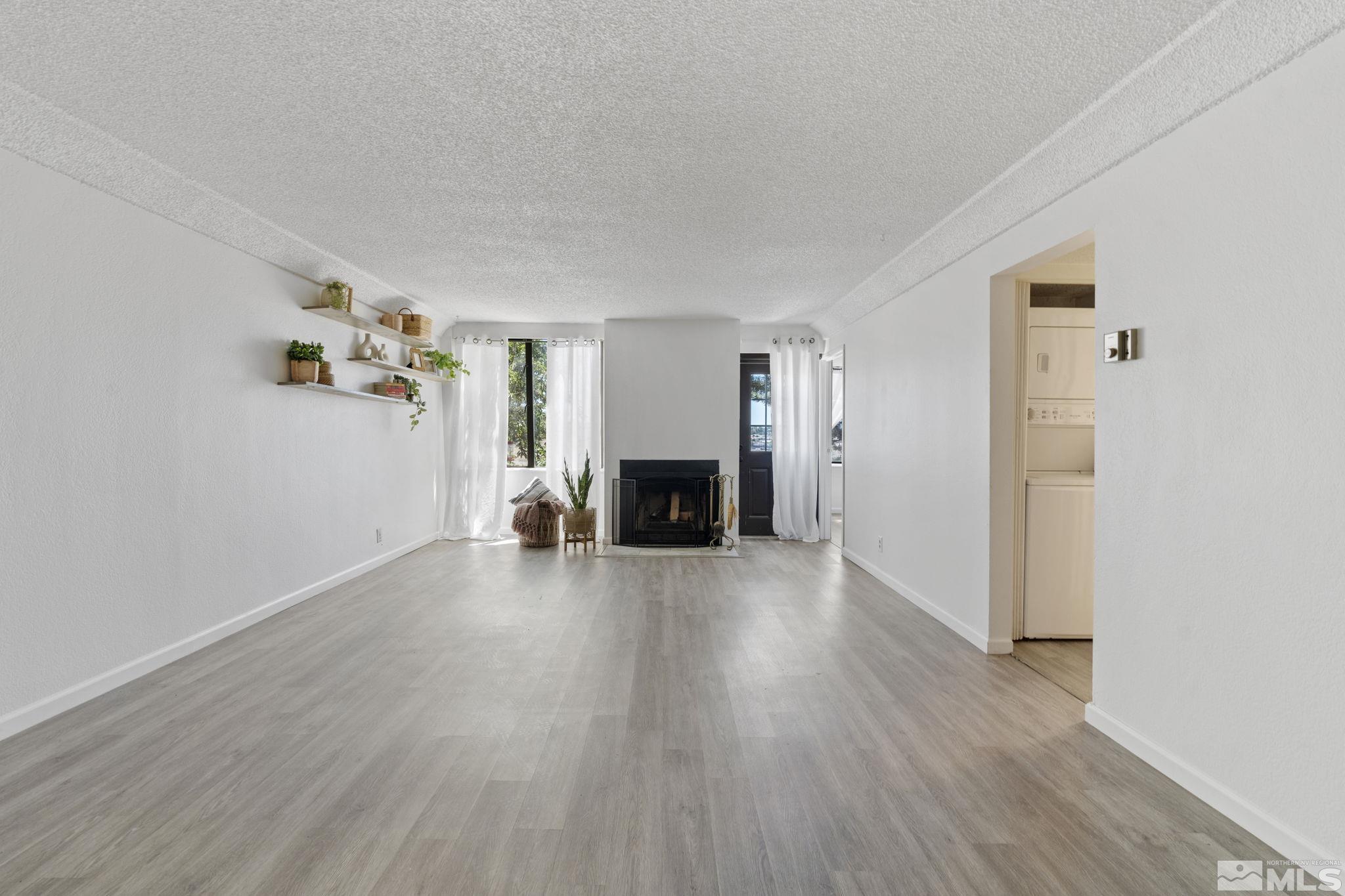 Photo #4: 240007422 Listing 