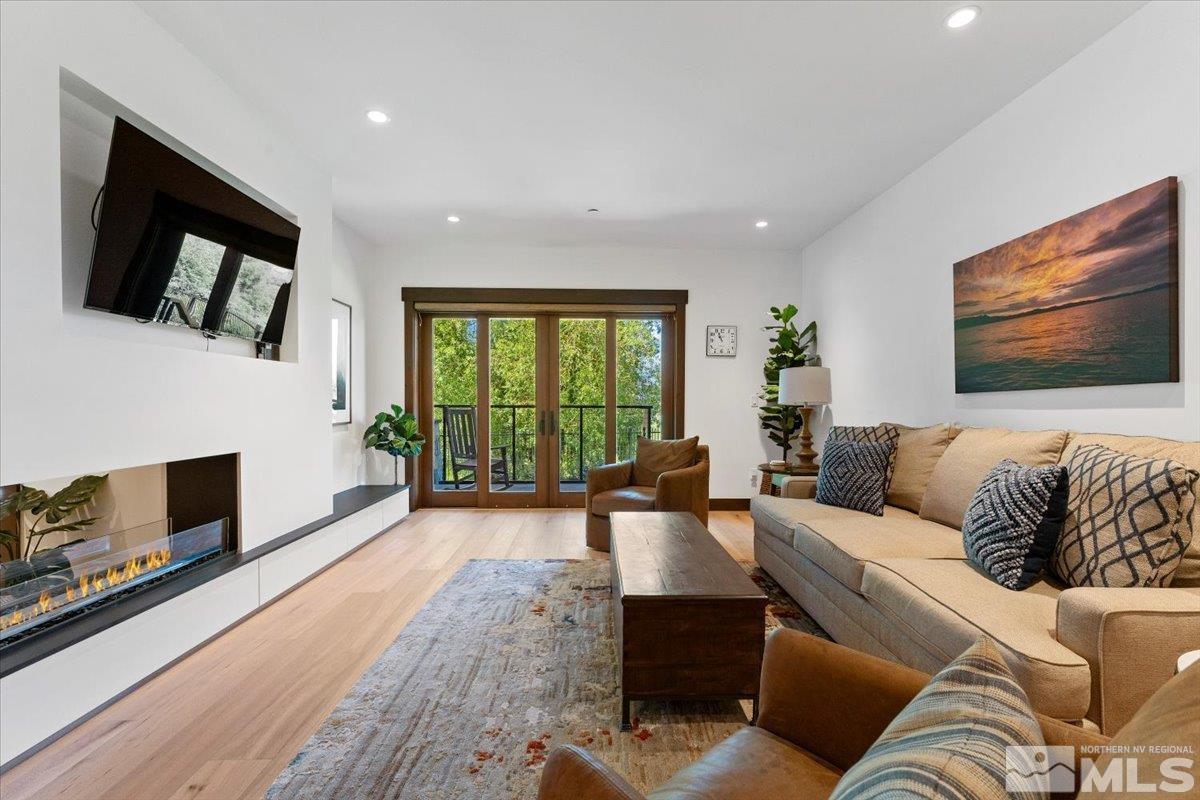 Photo #2: 240007594 Listing 