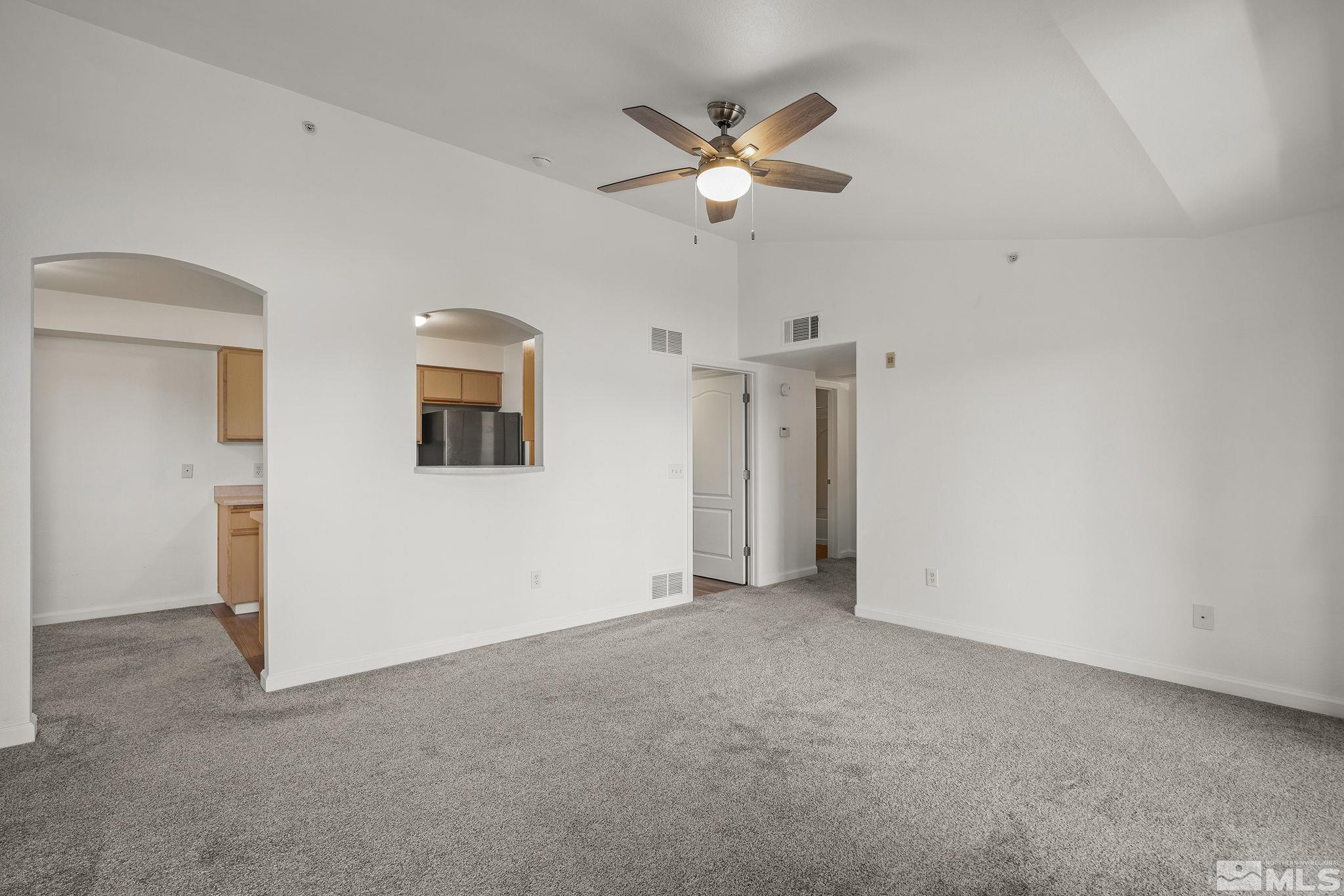 Photo #4: 240007605 Listing 