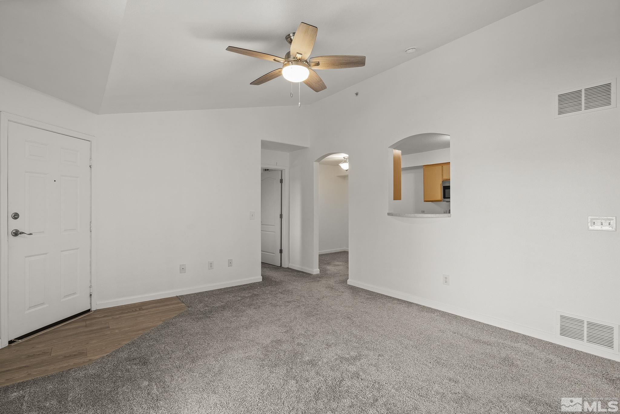 Photo #5: 240007605 Listing 