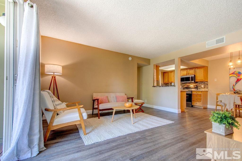 Photo #2: 240007637 Listing 