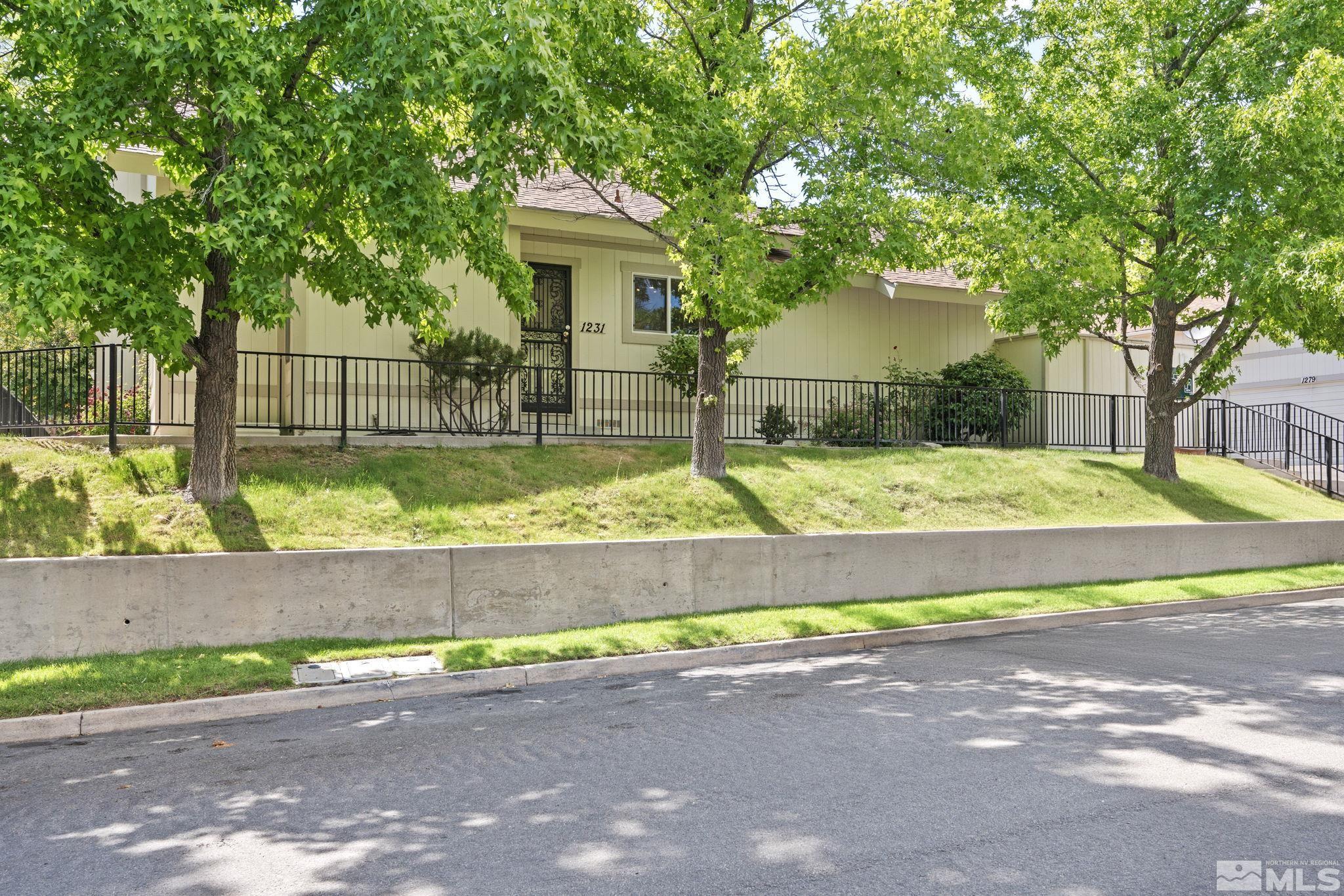 Photo #2: 240007745 Listing 