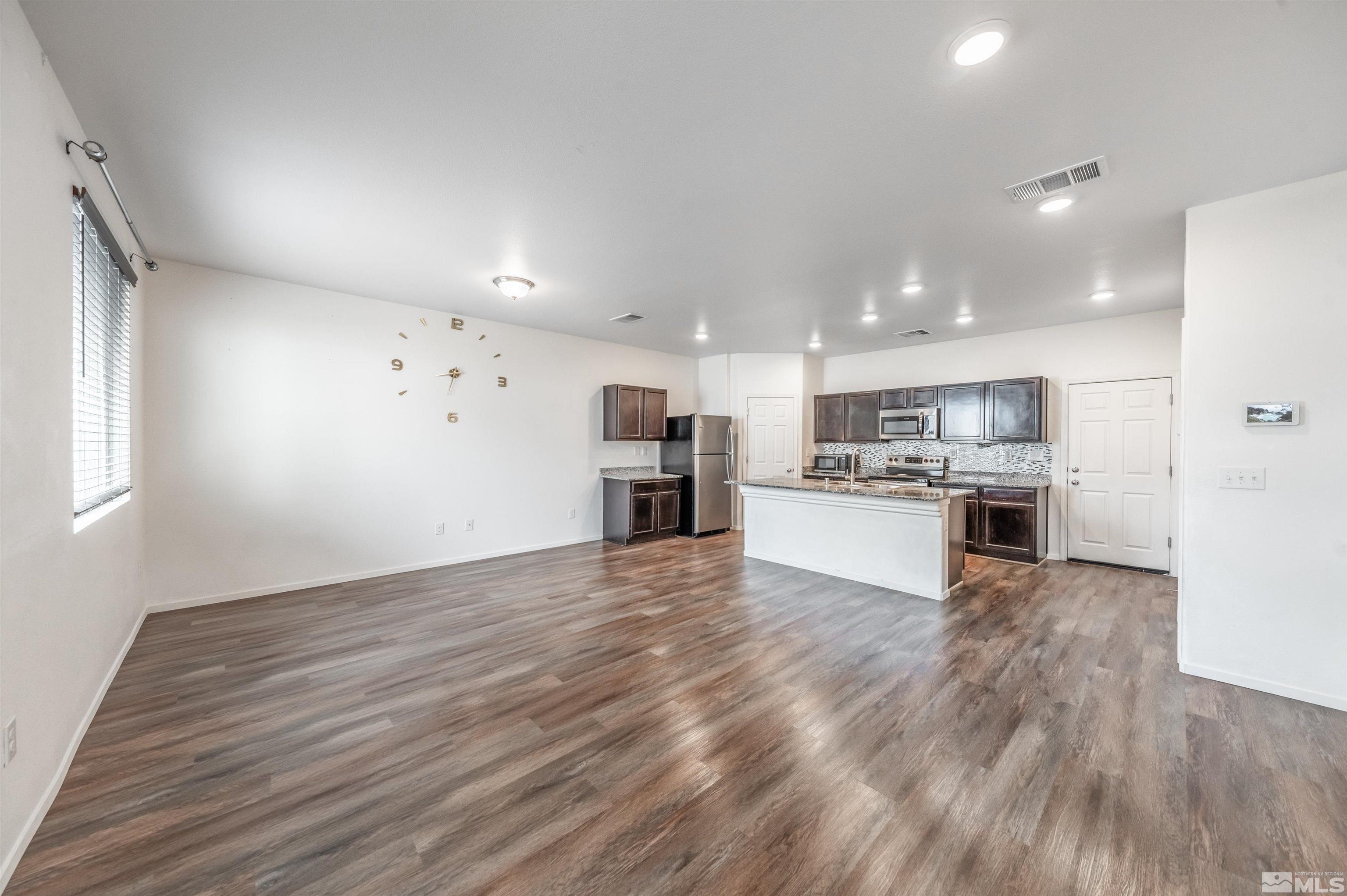 Photo #5: 240007907 Listing 