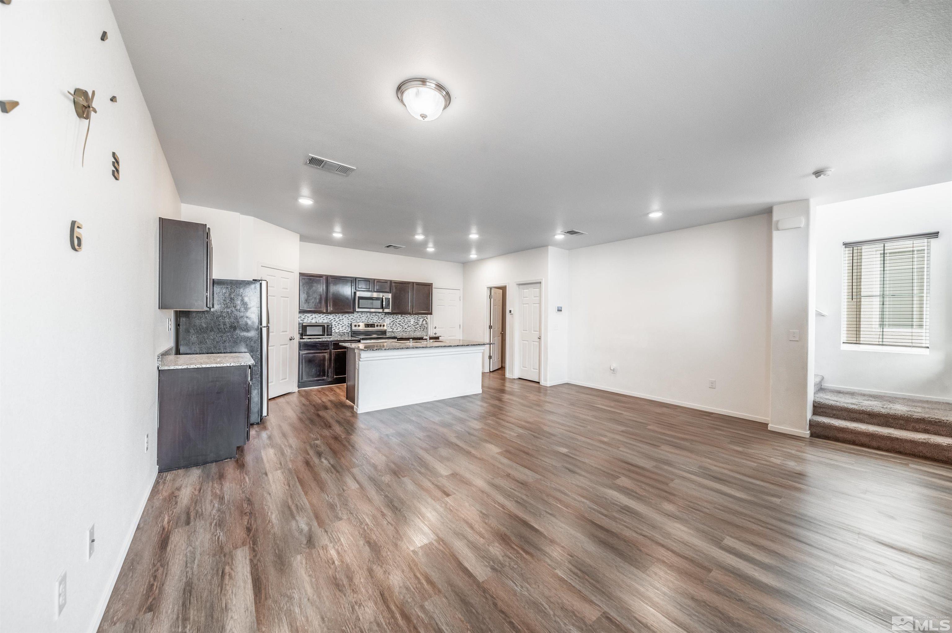 Photo #6: 240007907 Listing 