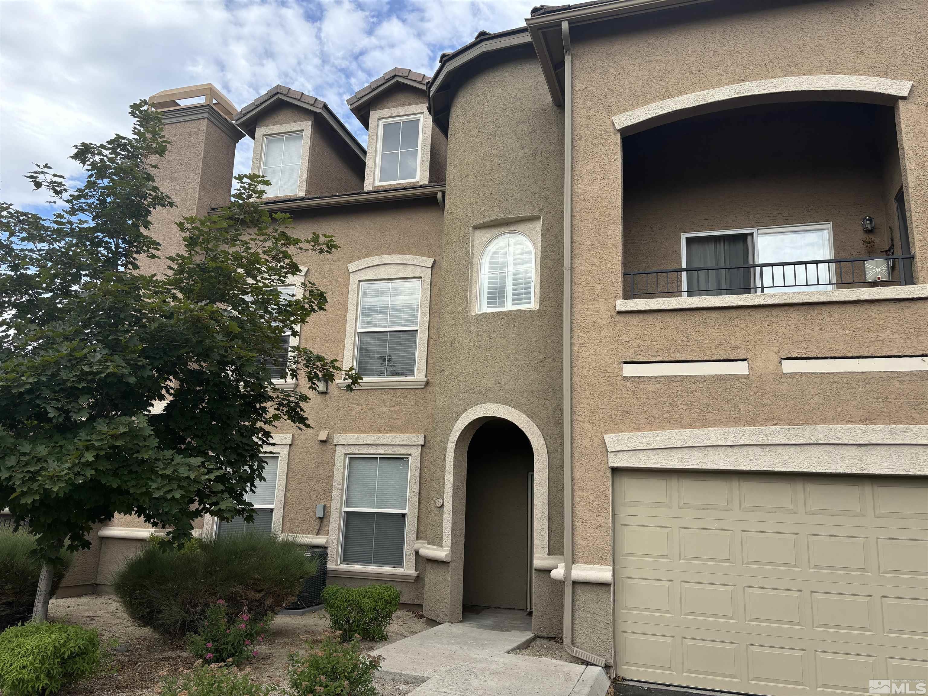 More Details about MLS # 240008042 : 1325 S MEADOWS PARKWAY## 524