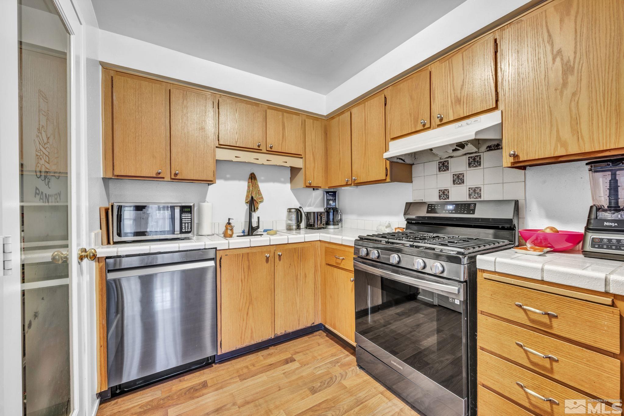 Photo #5: 240008061 Listing 