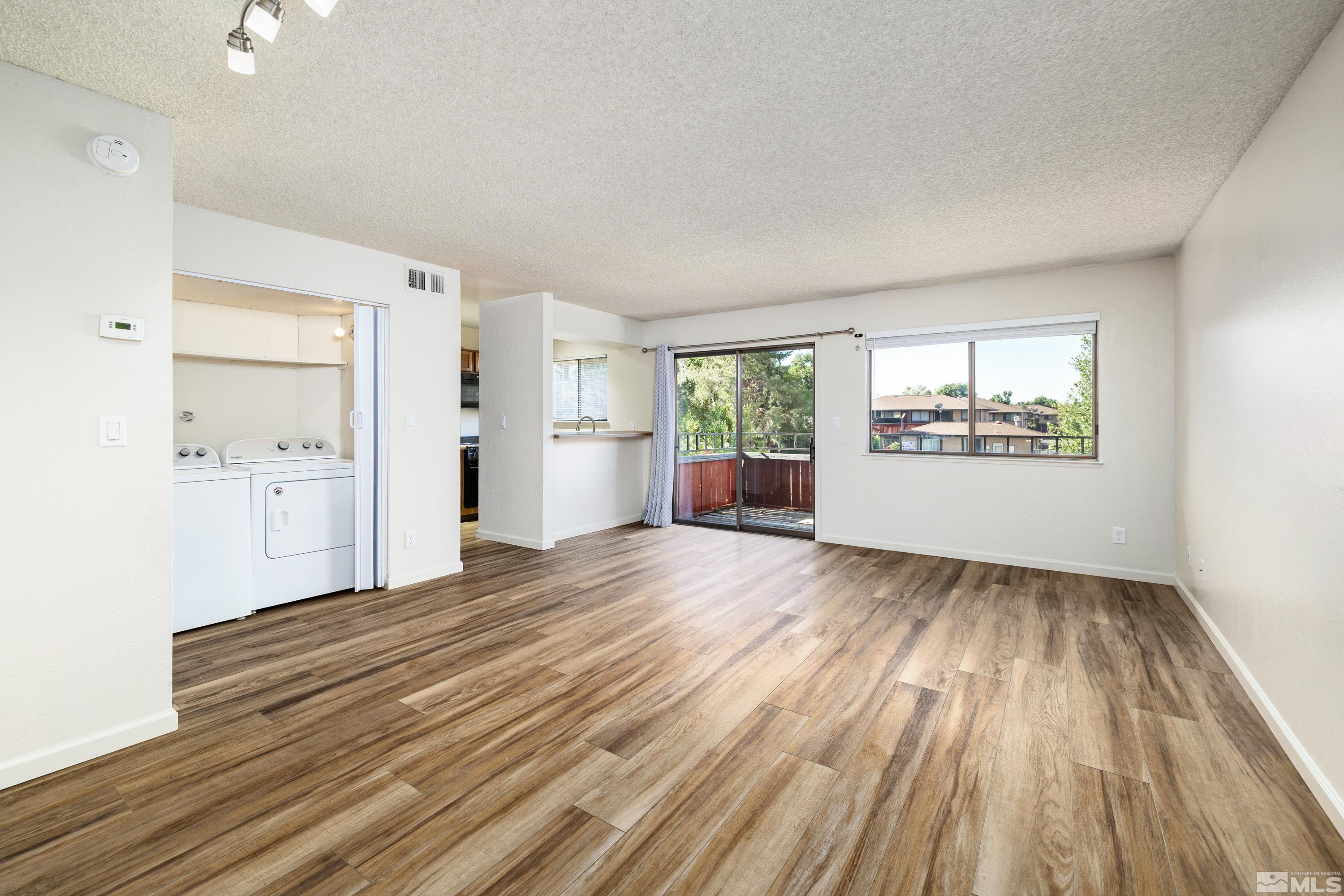 Photo #2: 240008087 Listing 
