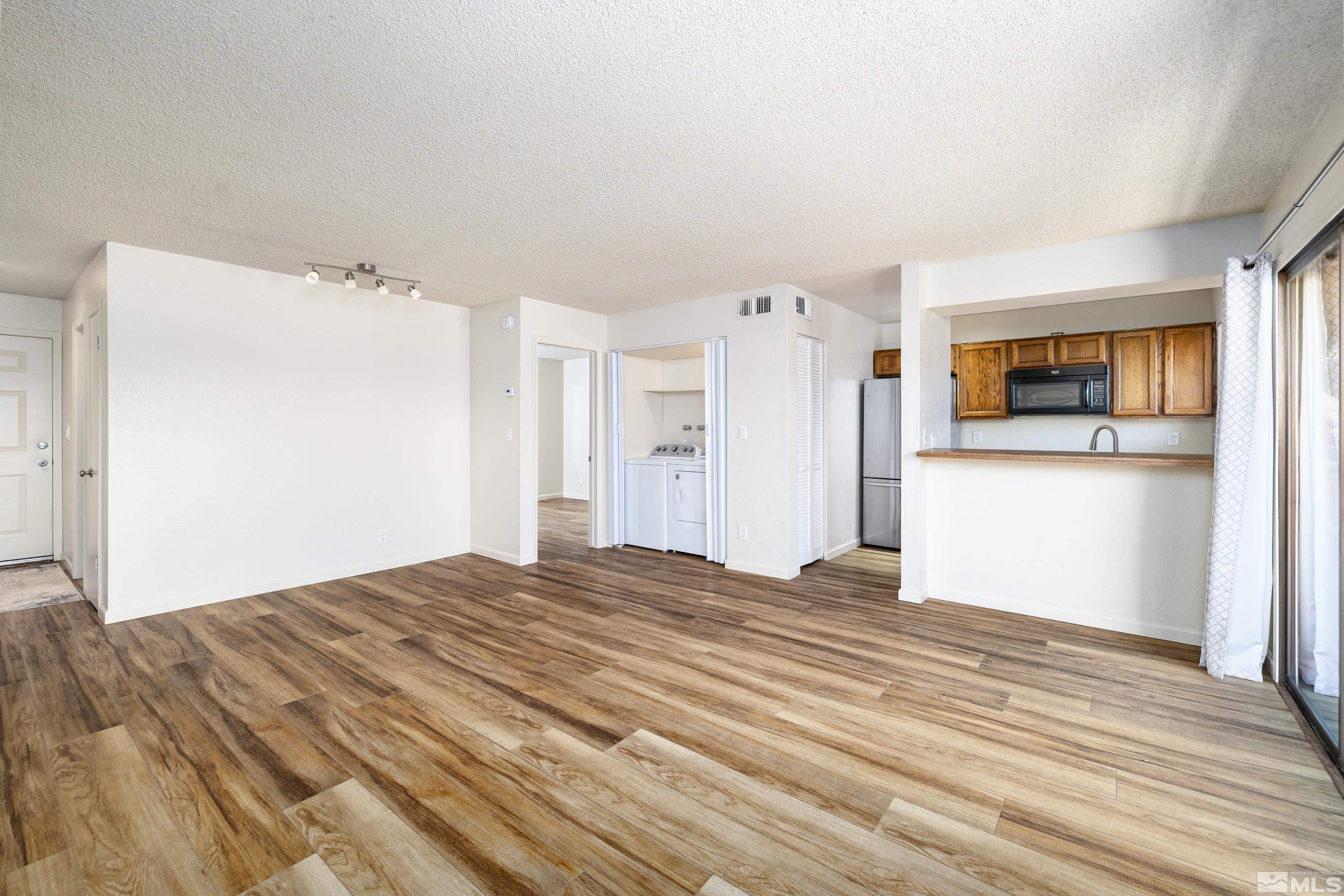 Photo #3: 240008087 Listing 