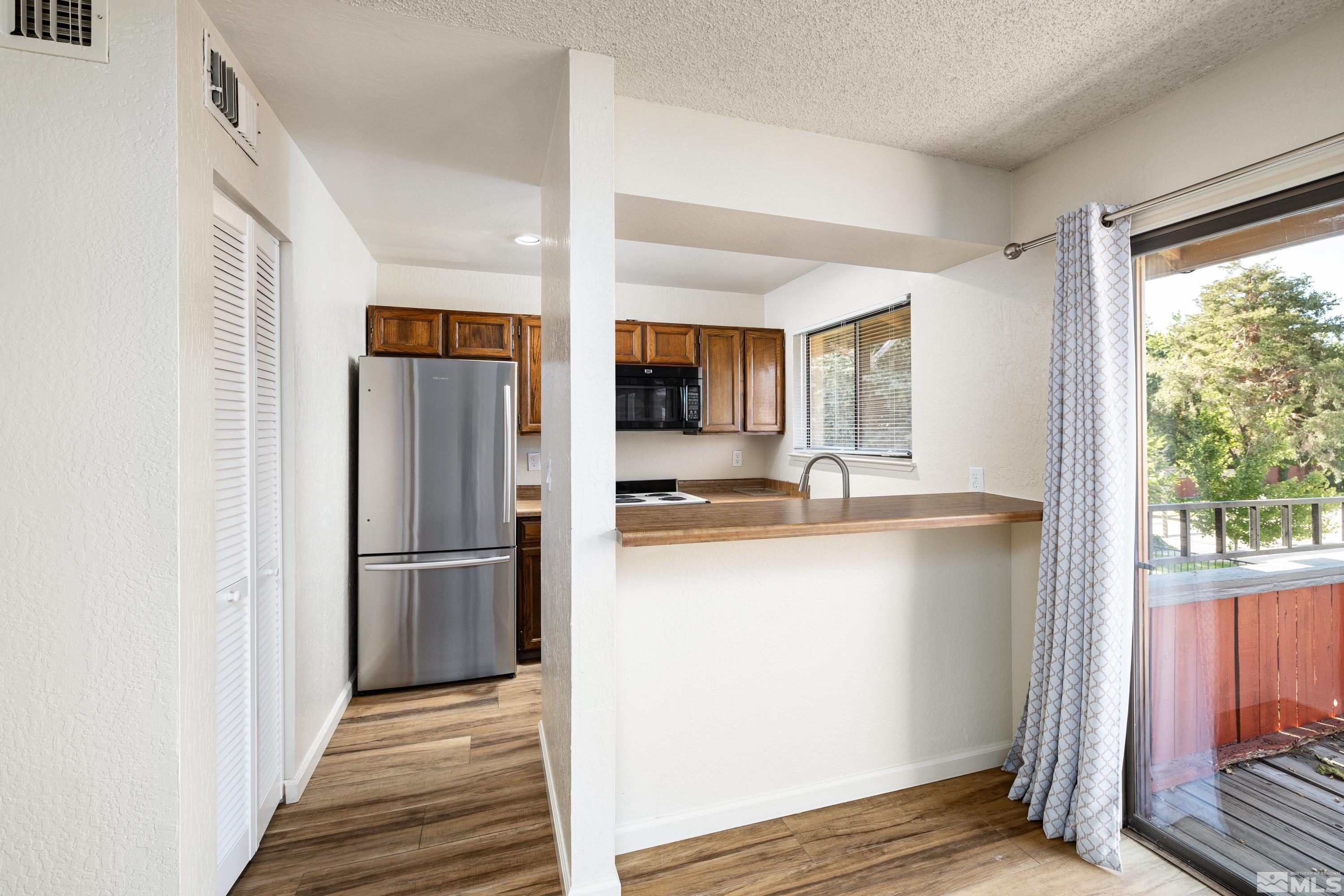 Photo #4: 240008087 Listing 