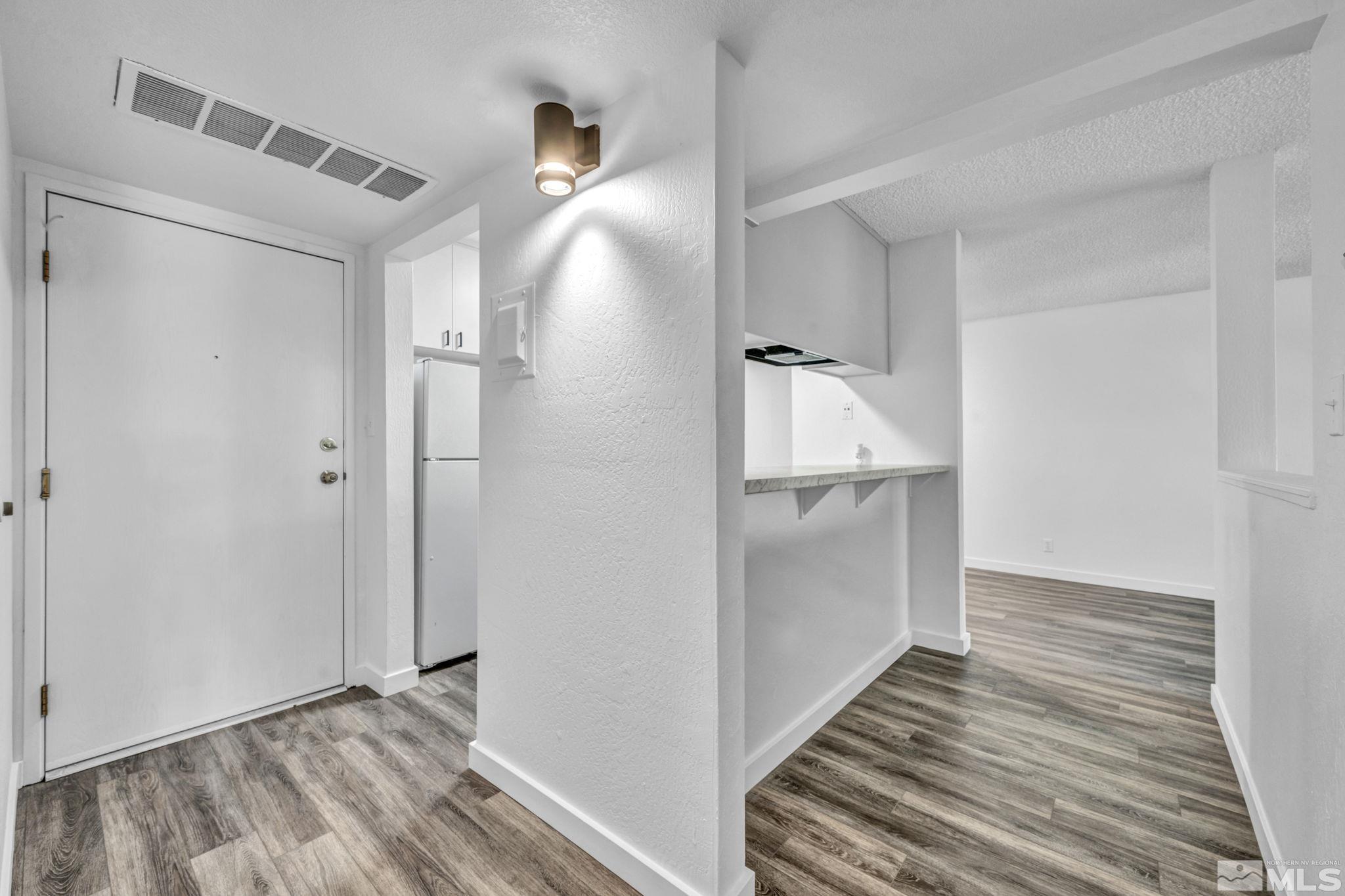 Photo #2: 240008150 Listing 
