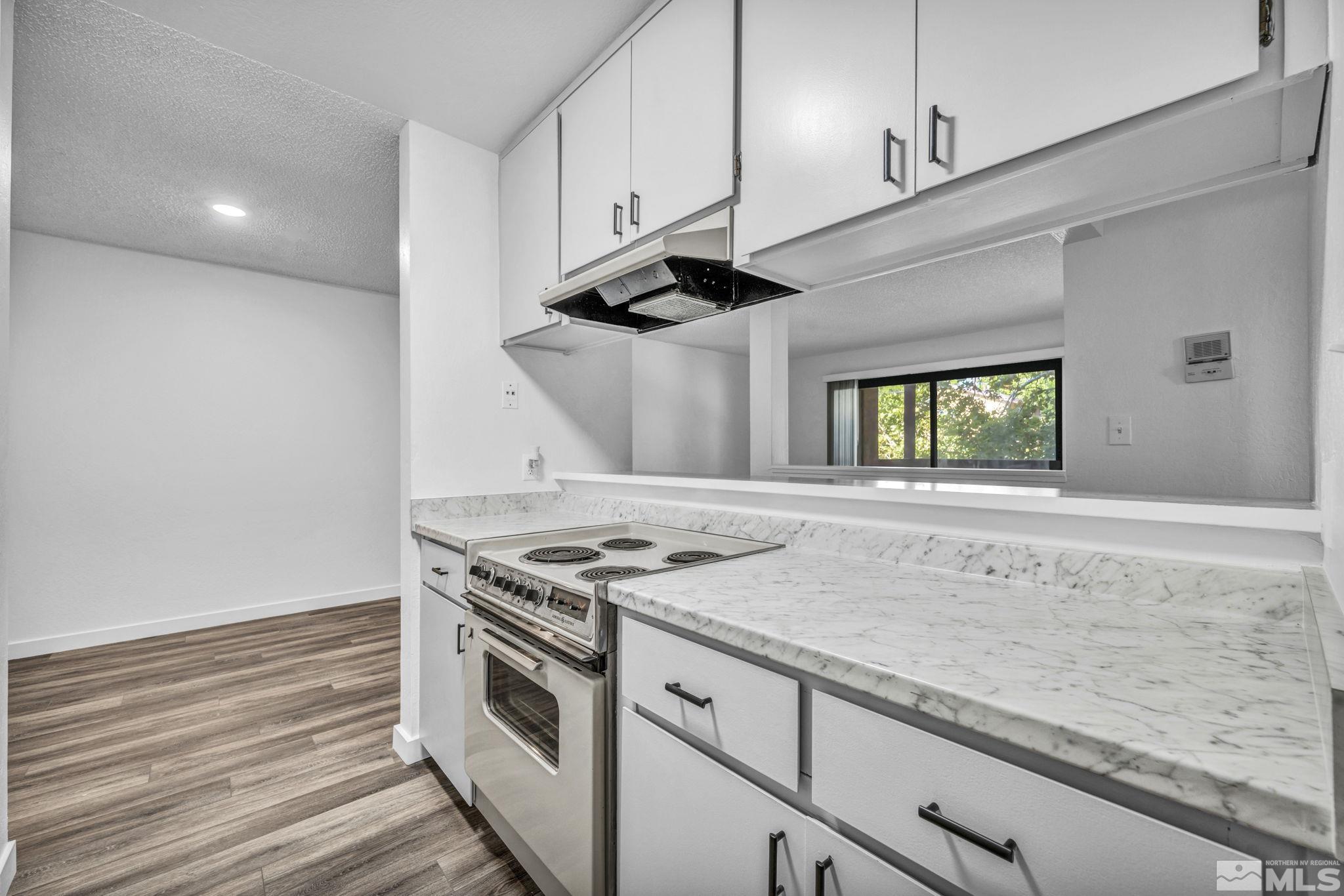 Photo #4: 240008150 Listing 