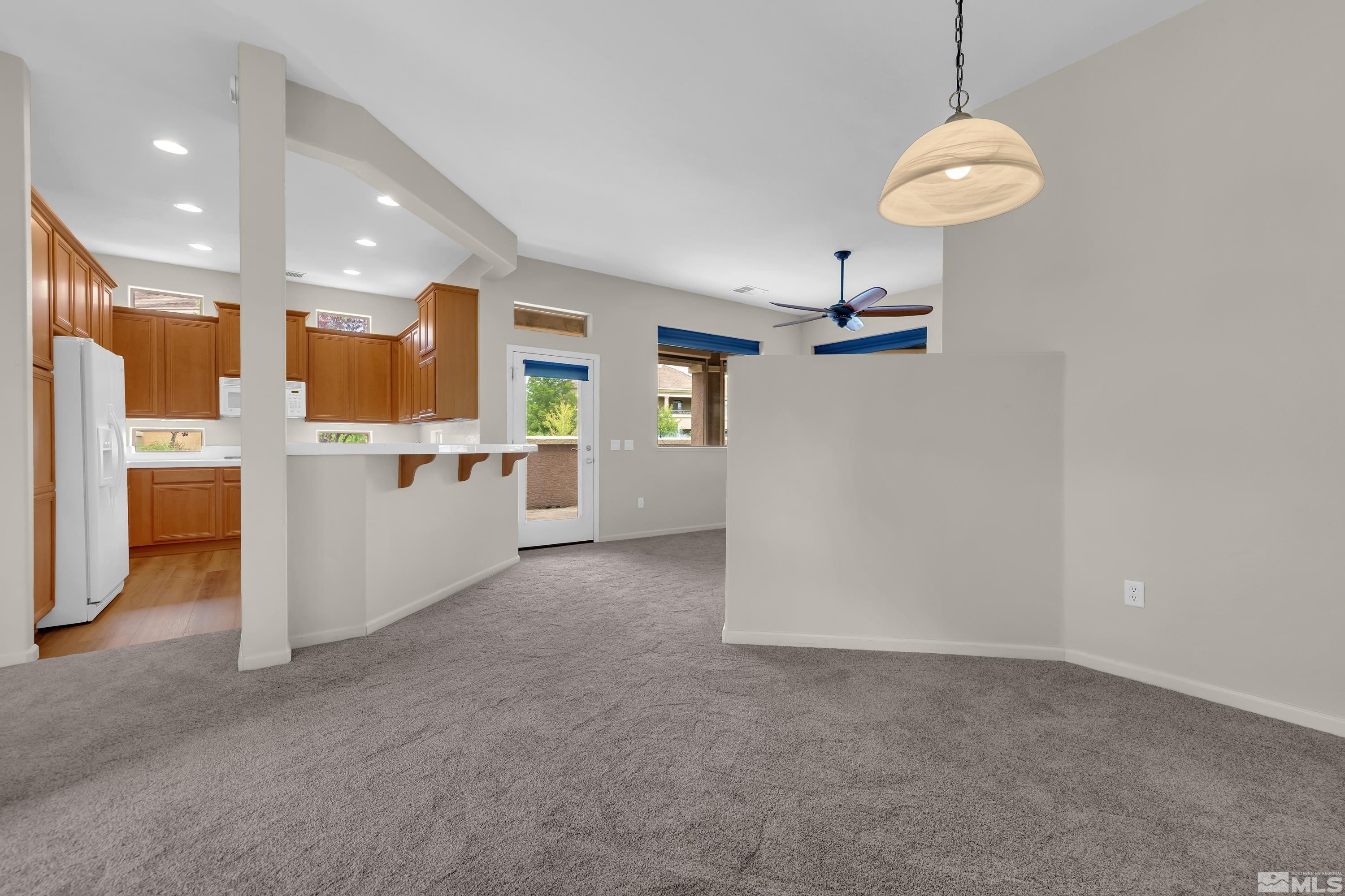 Photo #2: 240008151 Listing 