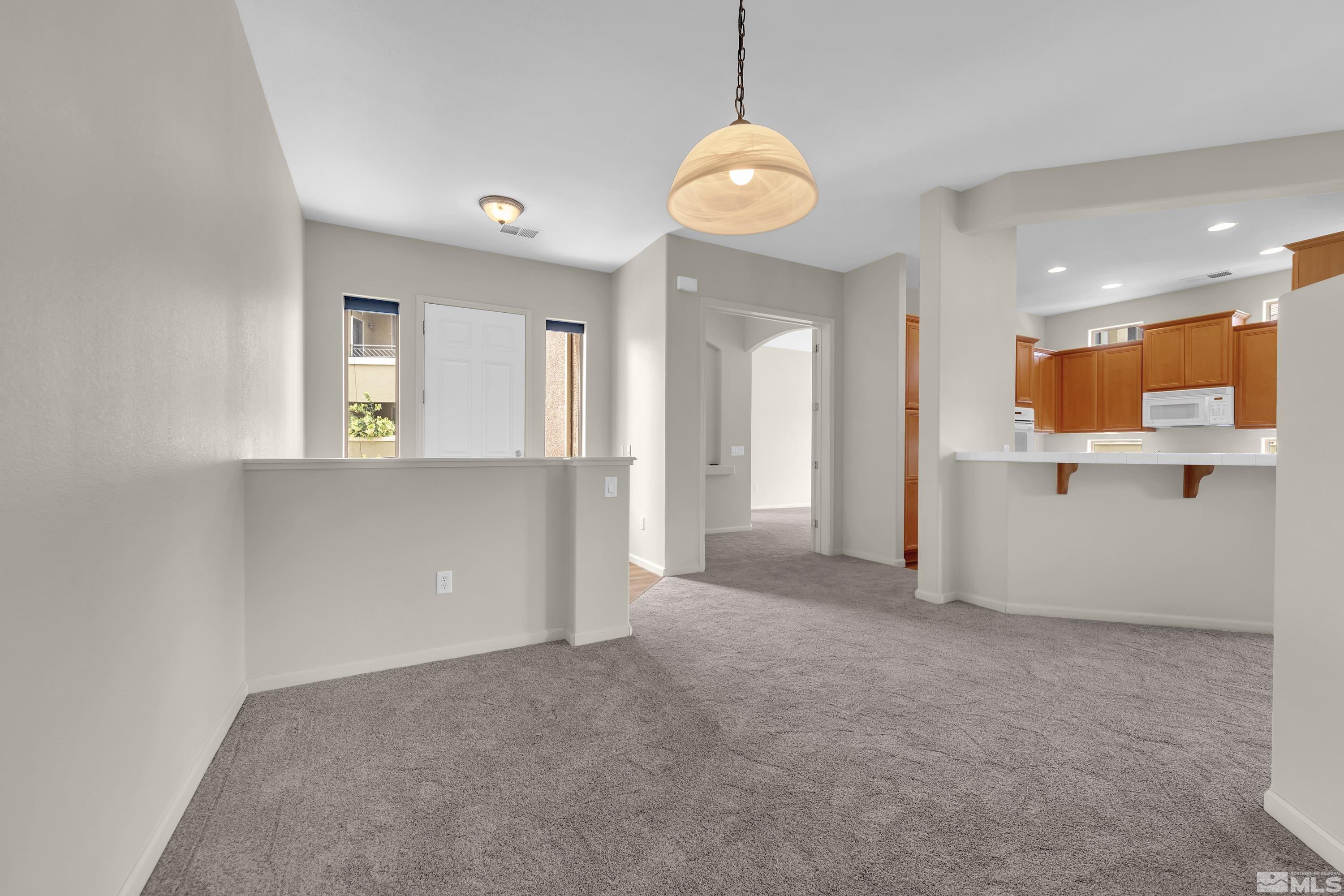 Photo #6: 240008151 Listing 
