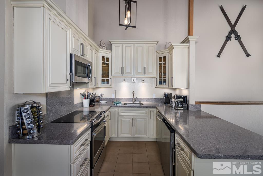 Photo #3: 240008183 Listing 