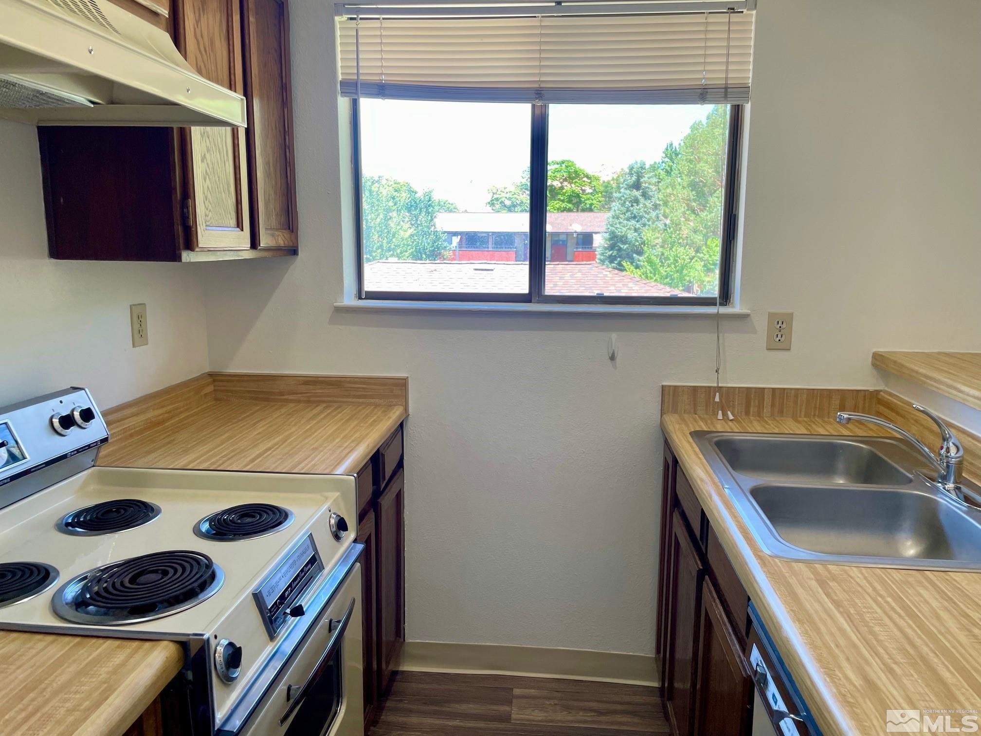 Photo #6: 240008340 Listing 