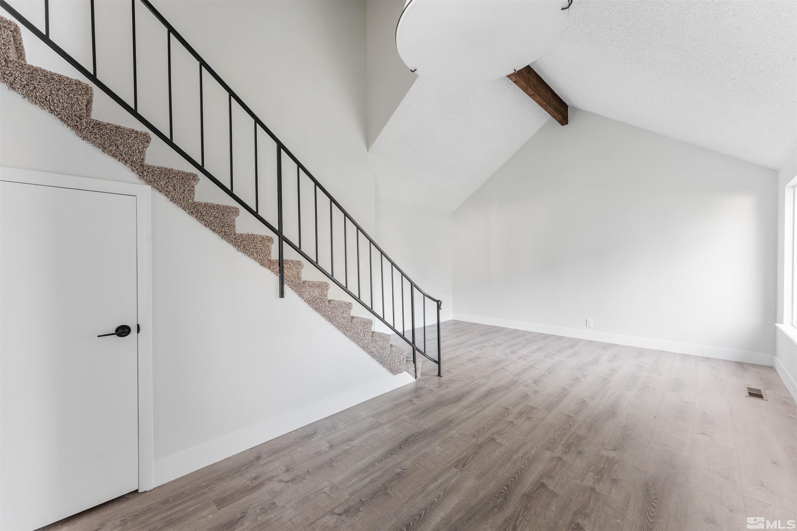 Photo #5: 240008433 Listing 