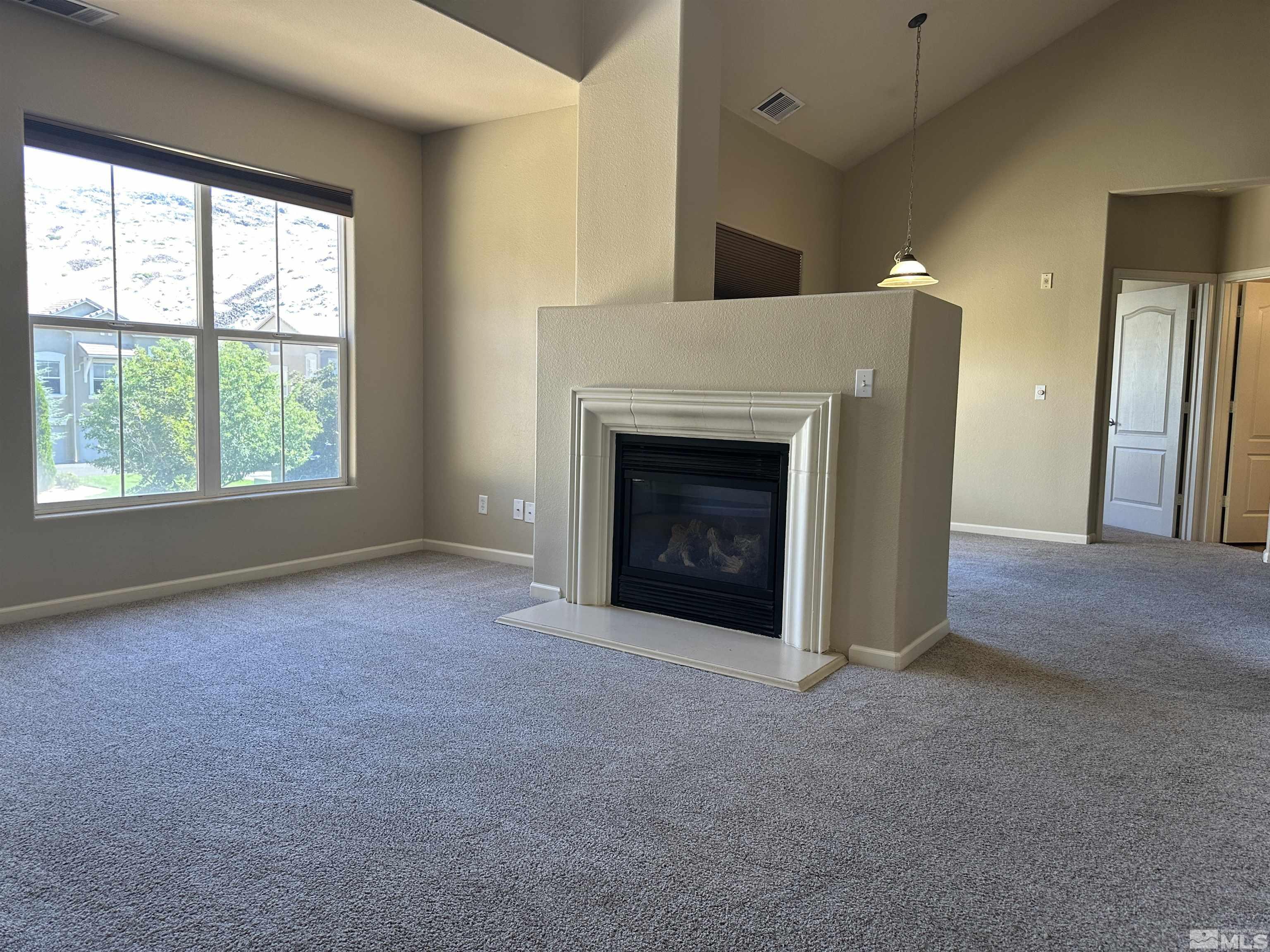 Photo #2: 240008459 Listing 