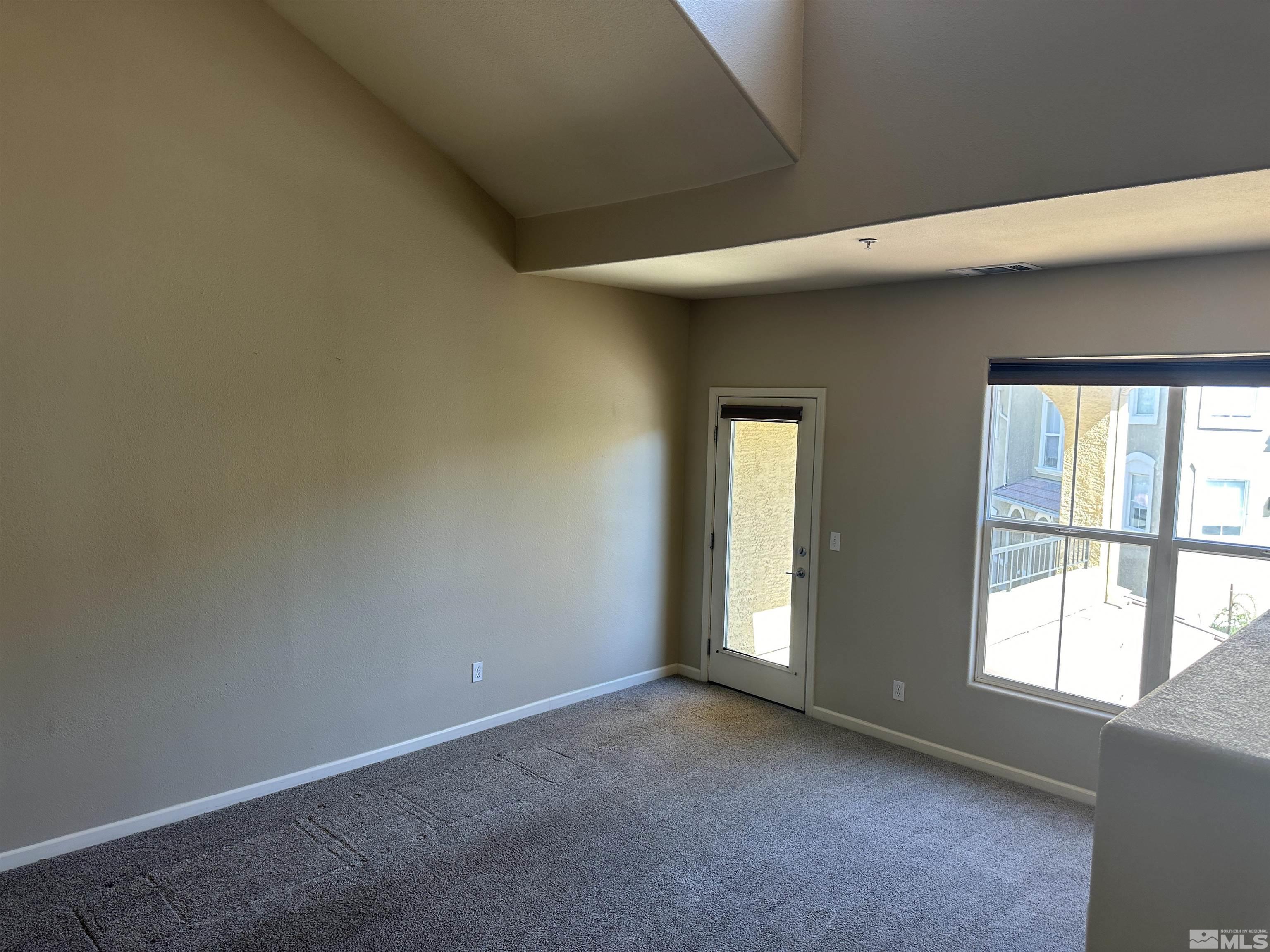Photo #4: 240008459 Listing 