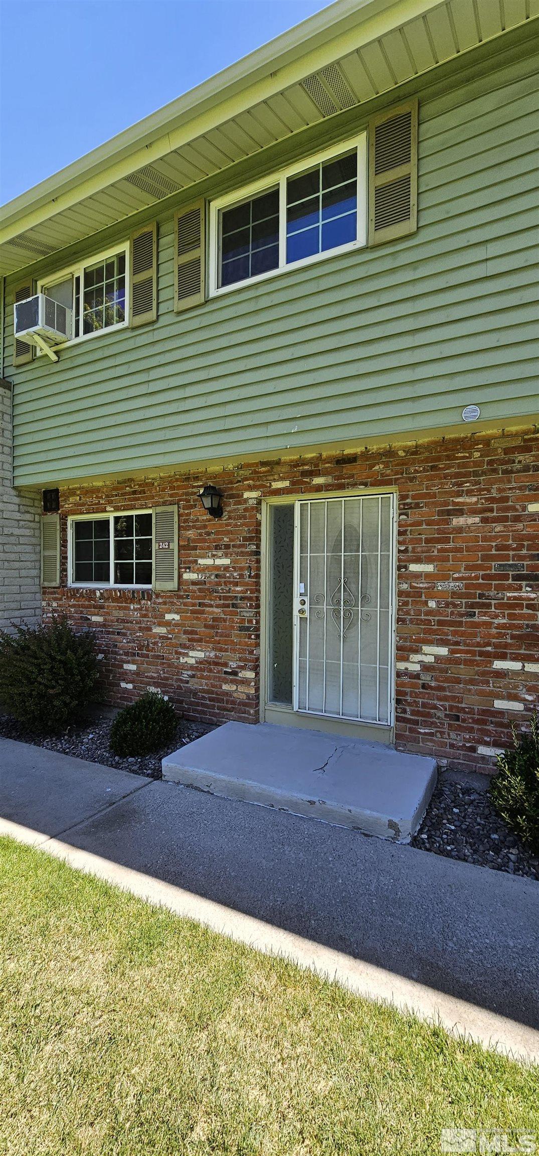 Photo #2: 240008589 Listing 