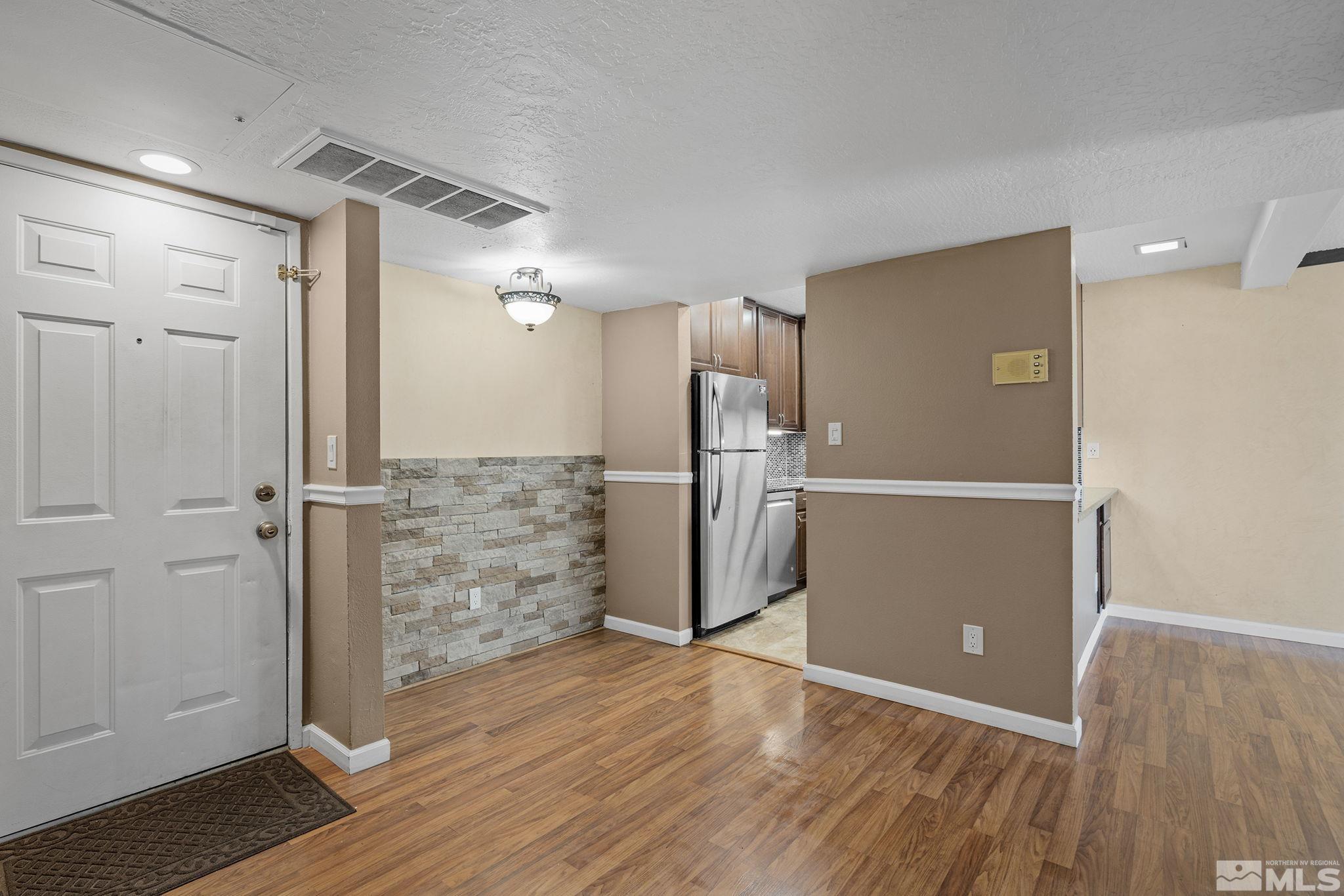 Photo #2: 240008636 Listing 