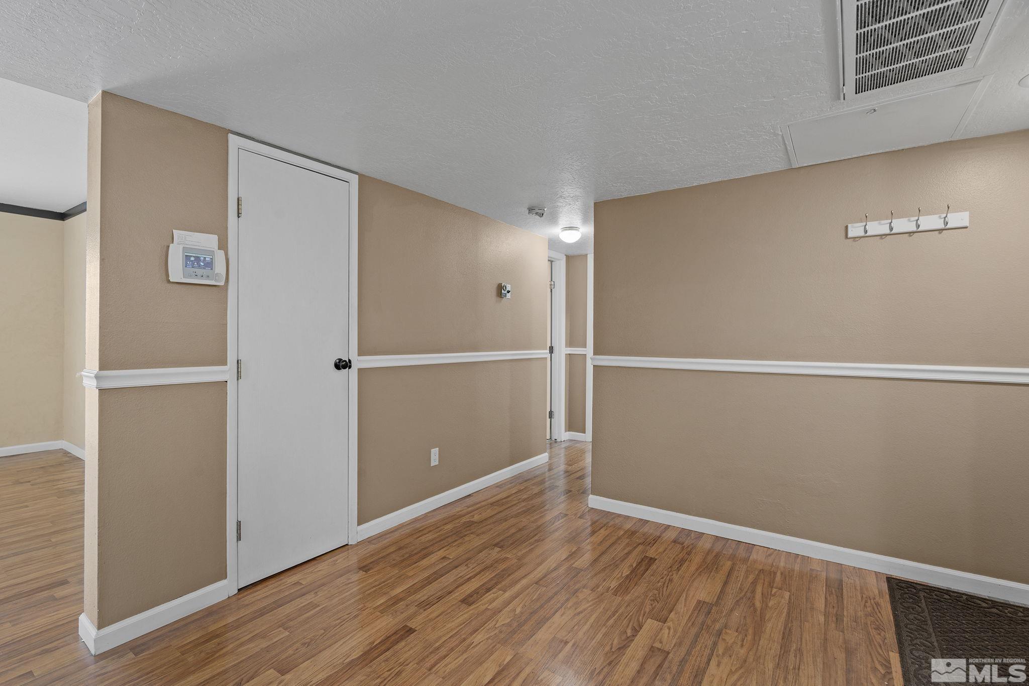 Photo #3: 240008636 Listing 
