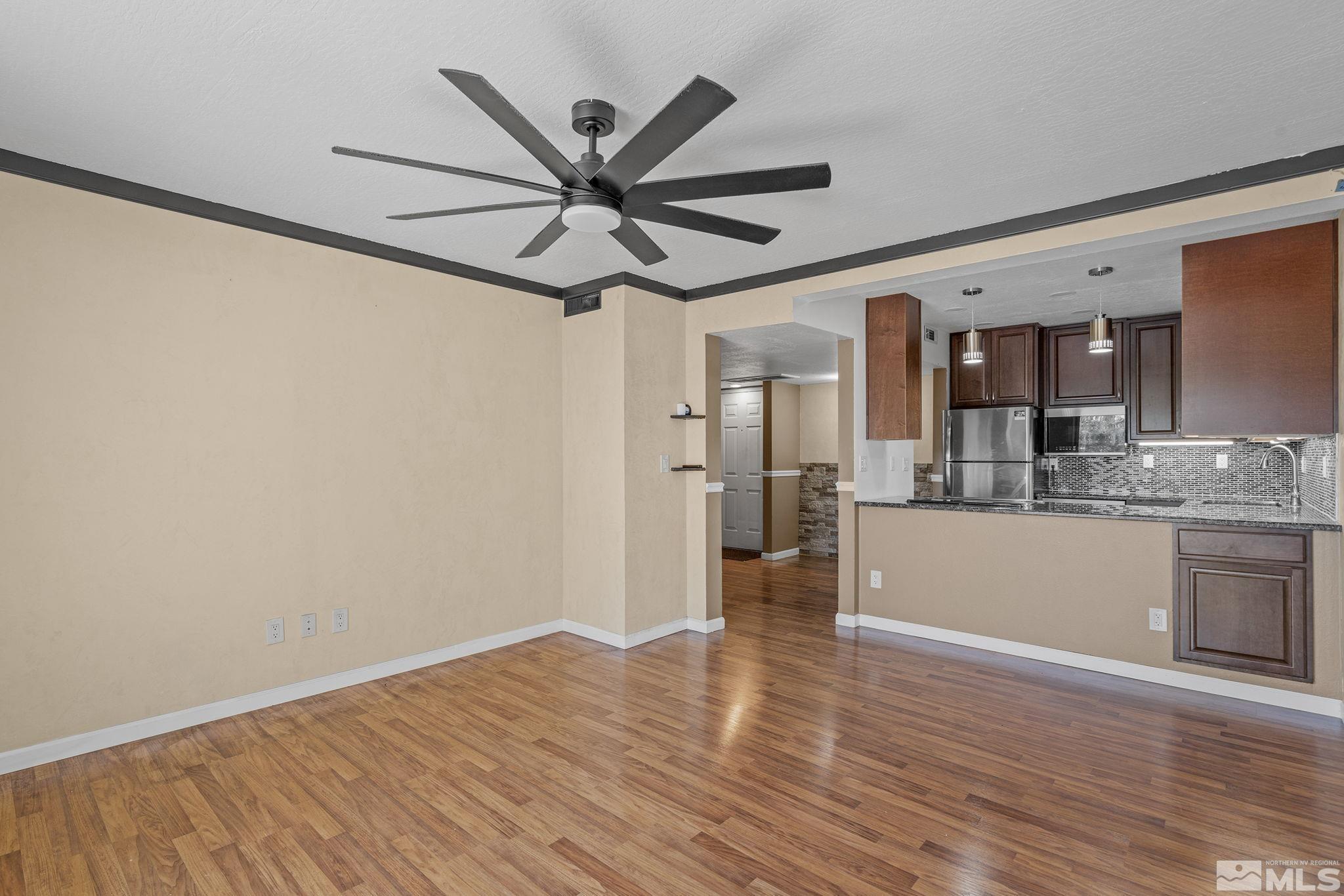 Photo #5: 240008636 Listing 