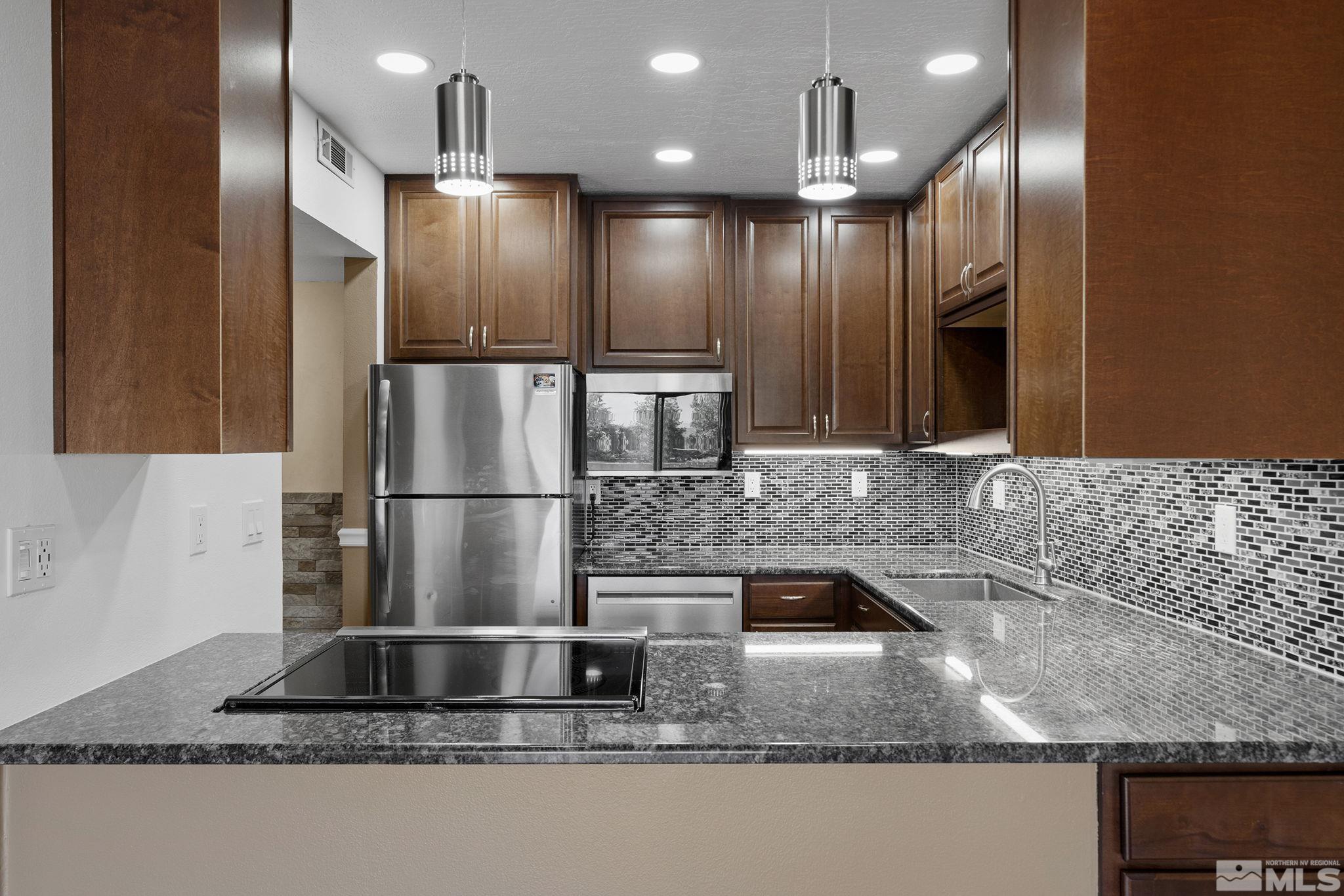 Photo #6: 240008636 Listing 