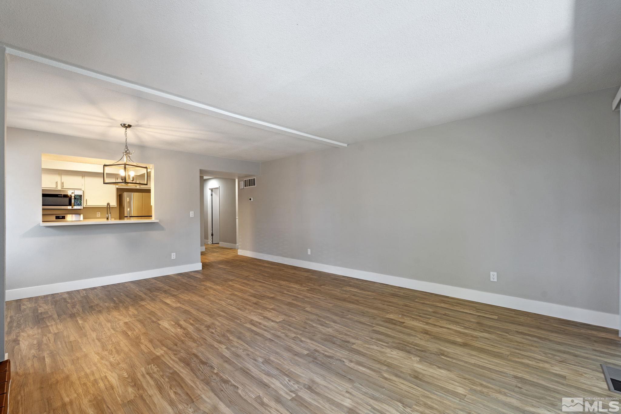 Photo #6: 240008736 Listing 