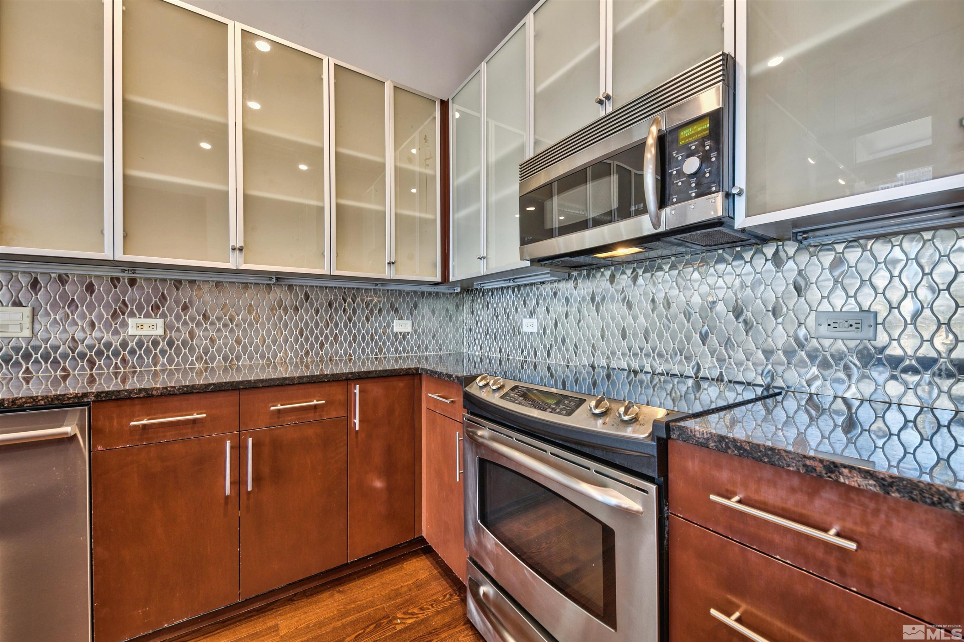 Photo #4: 240008784 Listing 