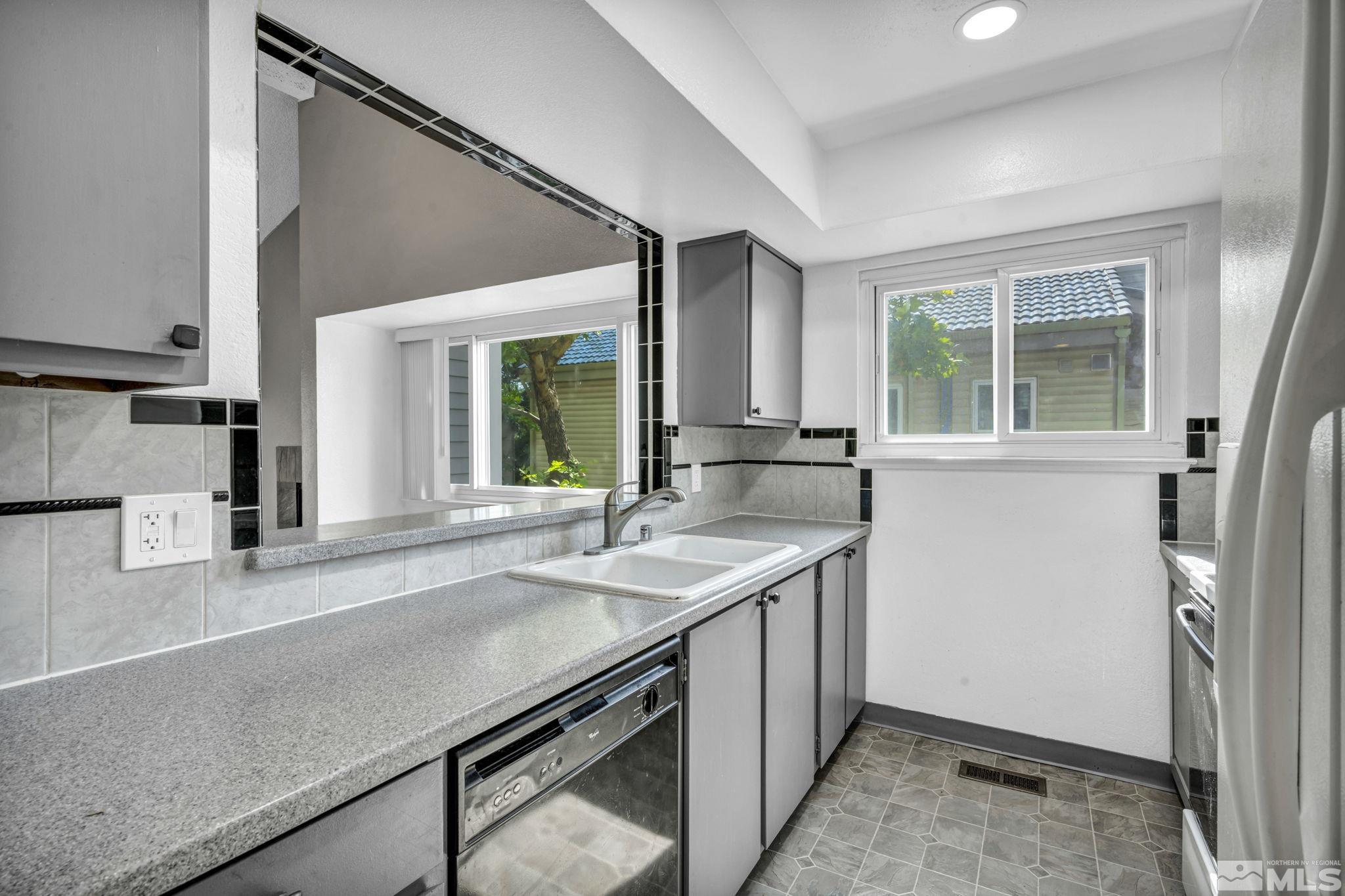Photo #5: 240008805 Listing 